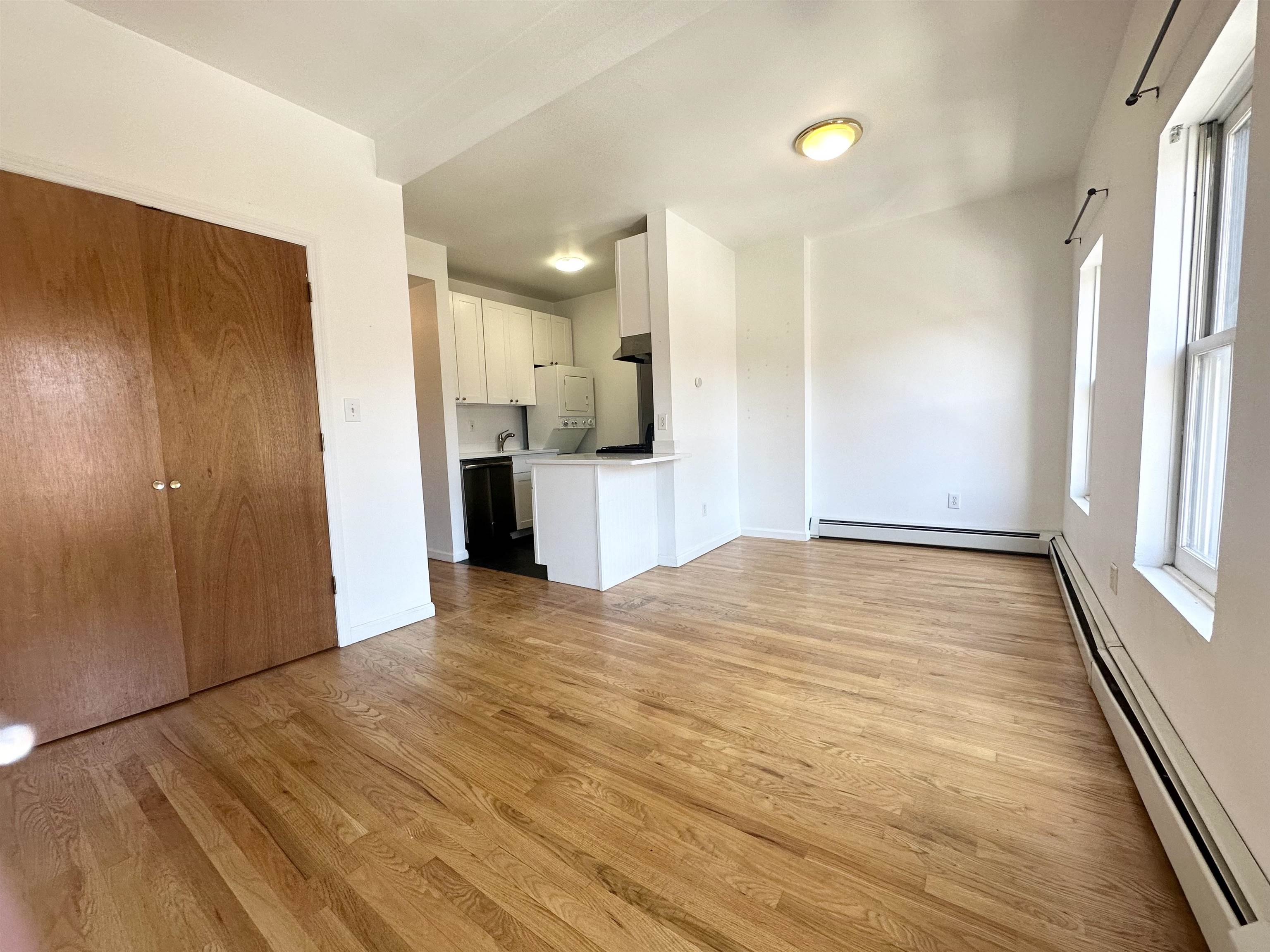 # 250011745 - For Rent in JERSEY CITY - Downtown NJ
