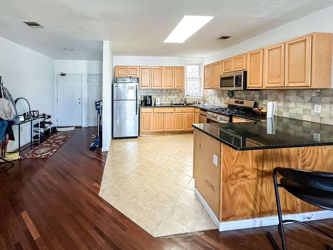 # 250011787 - For Rent in JERSEY CITY - Heights NJ