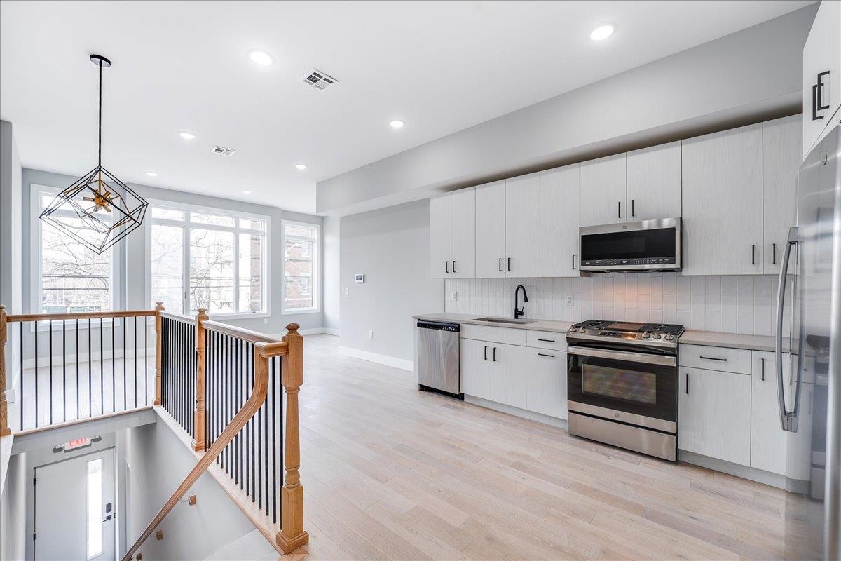 # 250011828 - For Rent in Union City NJ