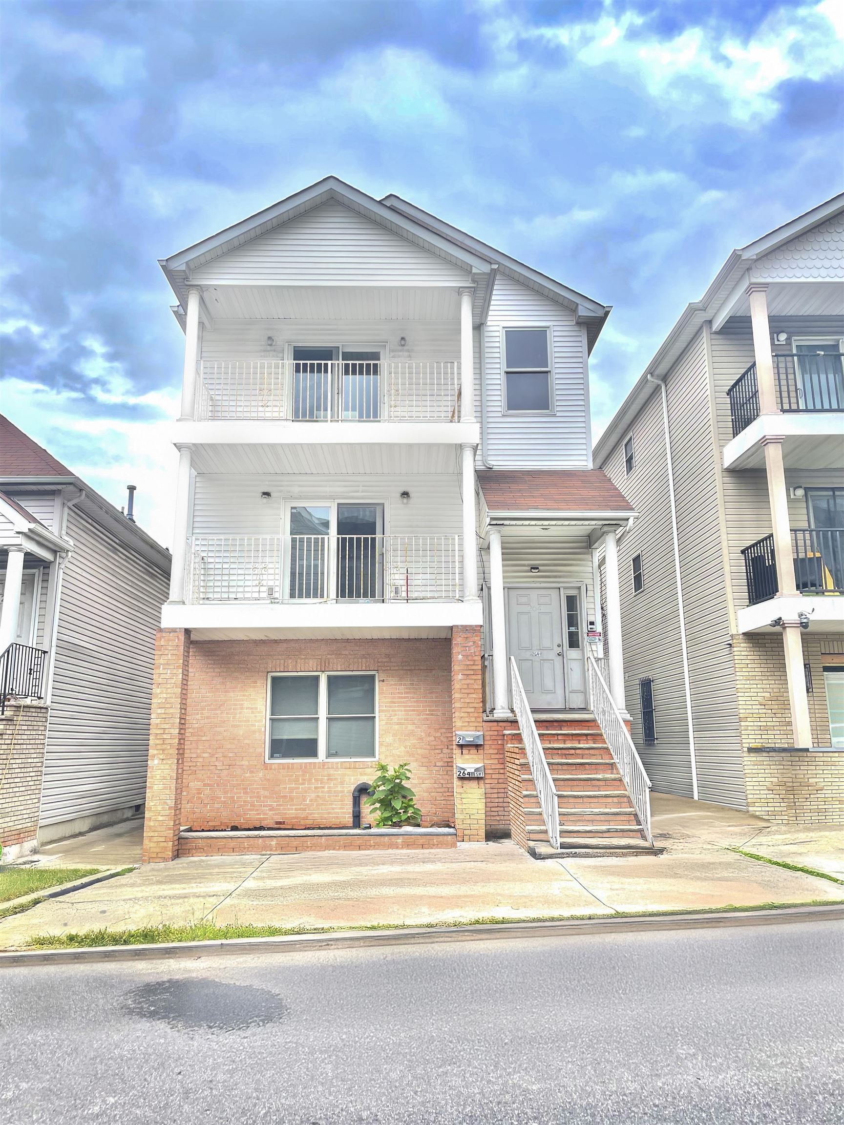 # 250011845 - For Rent in JERSEY CITY - West Bergen NJ