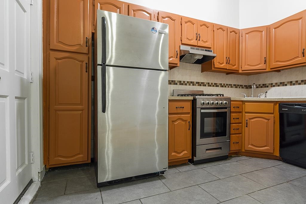 # 250011846 - For Rent in JERSEY CITY - West Bergen NJ