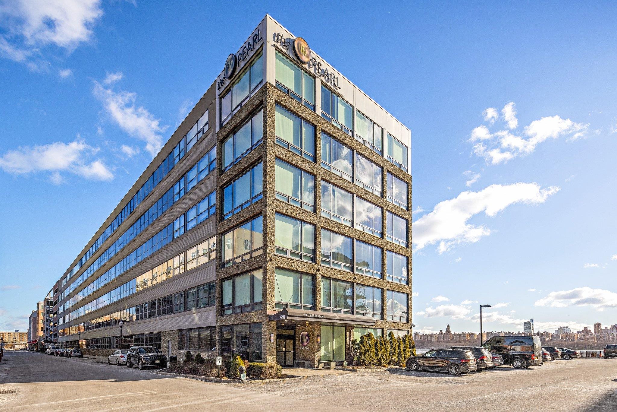 # 250011864 - For Rent in Edgewater NJ