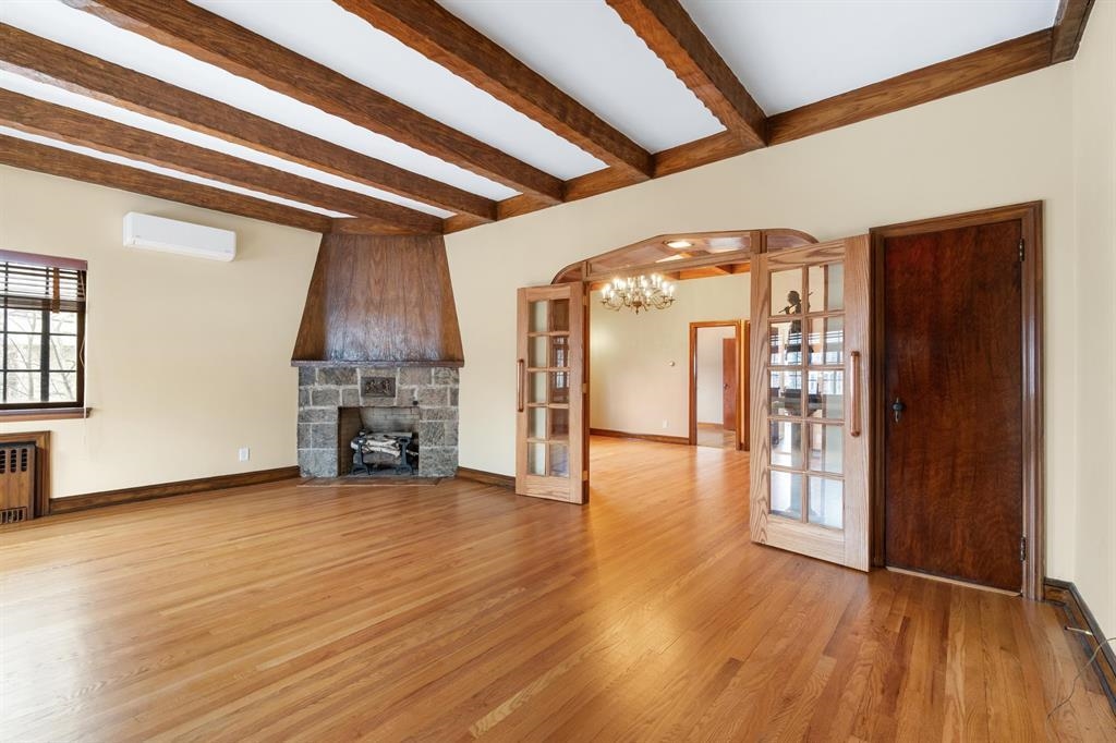 # 250011872 - For Rent in Weehawken NJ