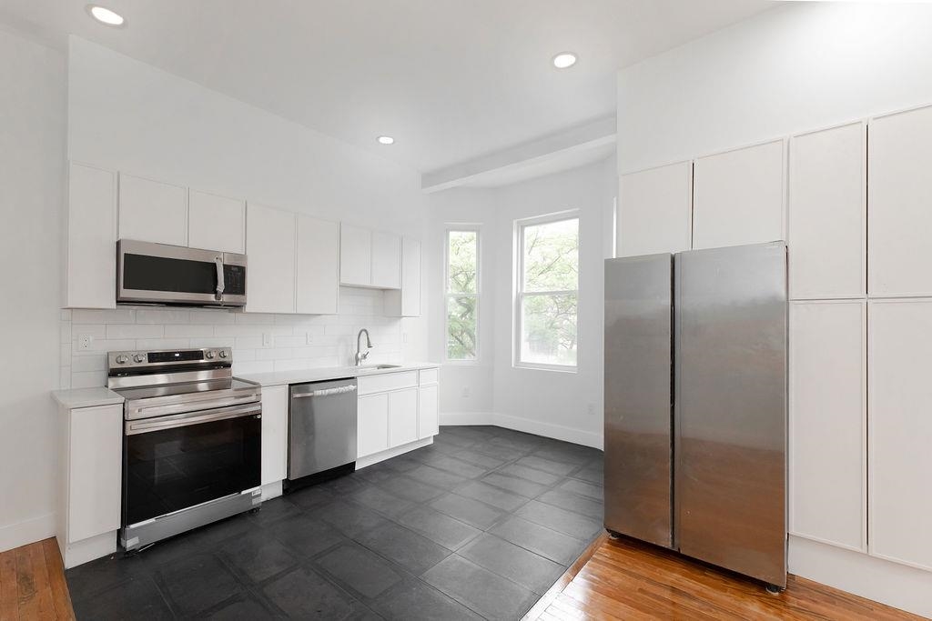 # 250011906 - For Rent in JERSEY CITY - Heights NJ