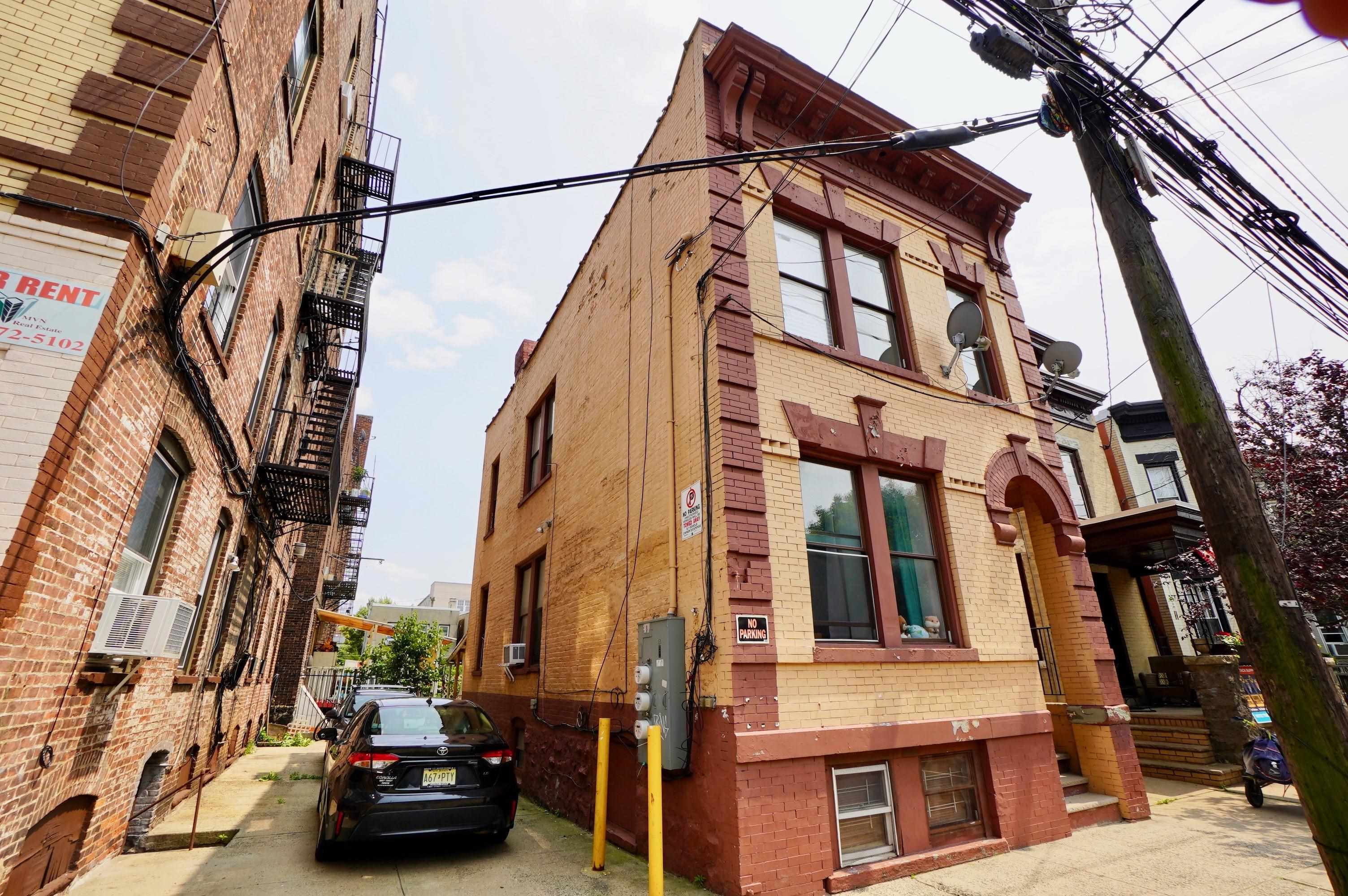 # 250011915 - For Rent in West New York NJ