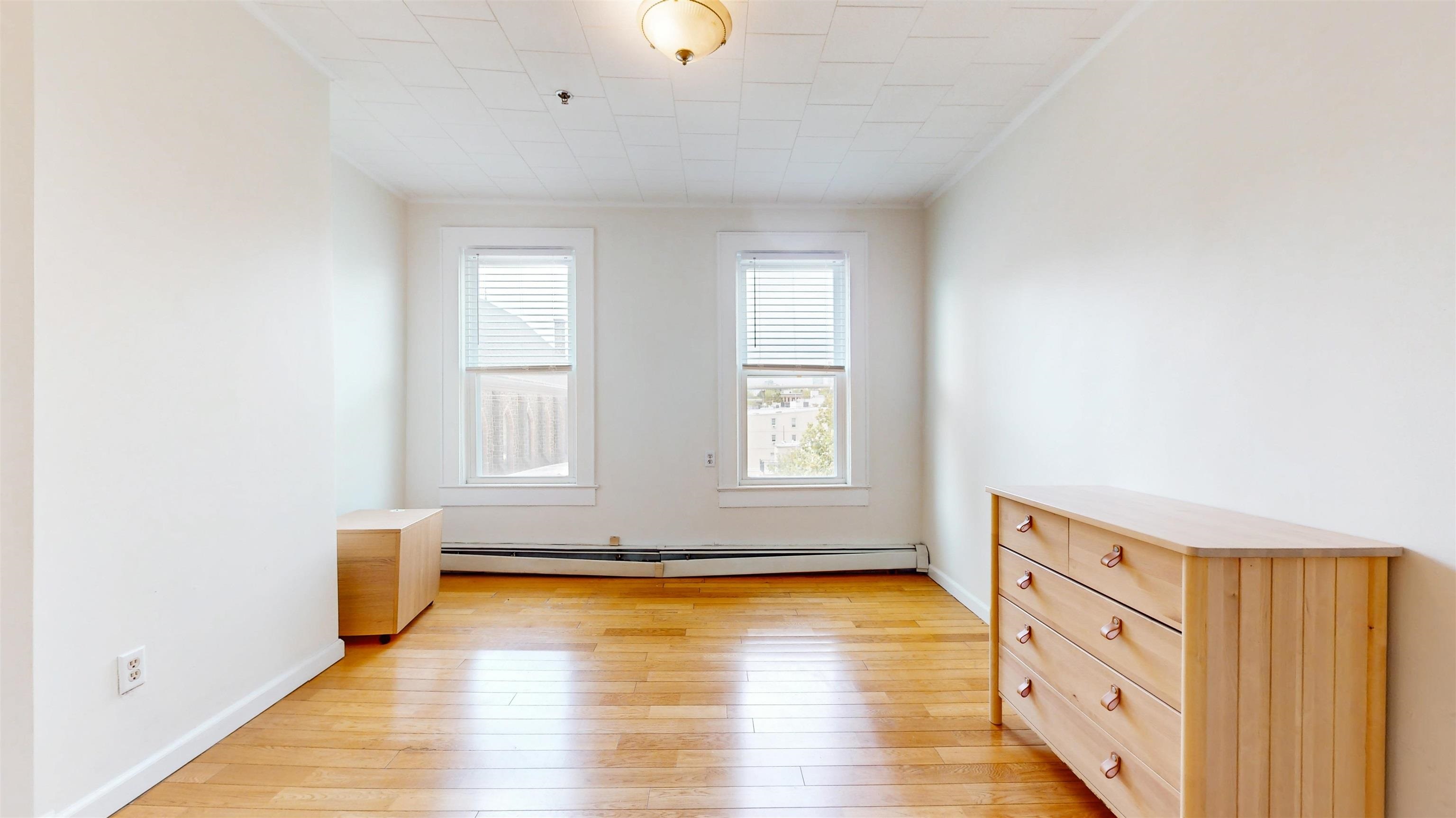 # 250011918 - For Rent in JERSEY CITY - Downtown NJ