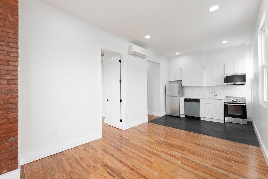 # 250011922 - For Rent in JERSEY CITY - Heights NJ