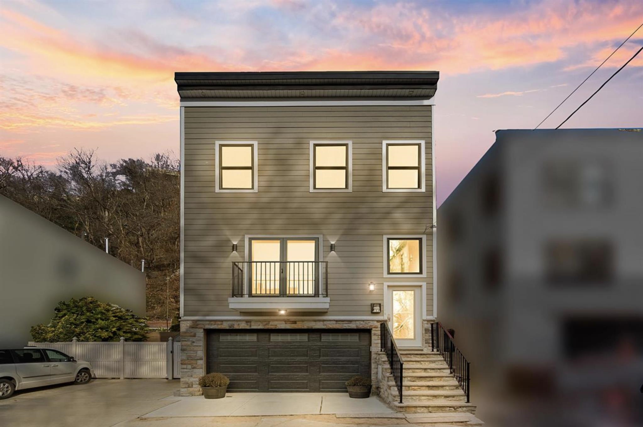 # 250011924 - For Rent in Weehawken NJ