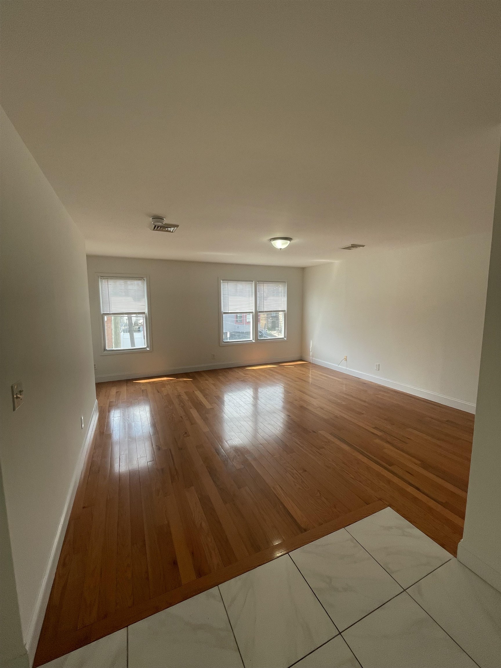 # 250011931 - For Rent in JERSEY CITY - Bergen-Lafayett NJ