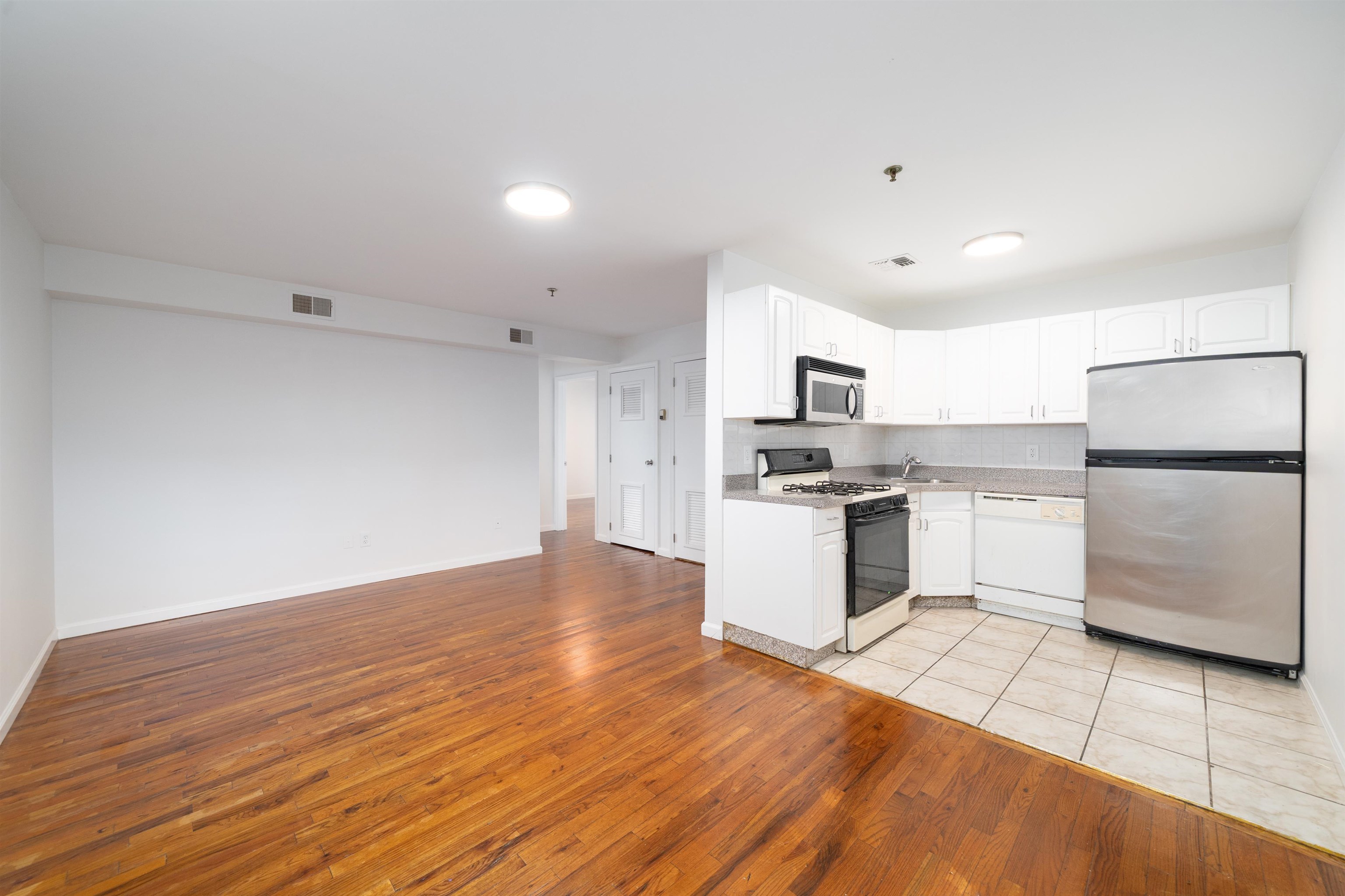 # 250011932 - For Rent in Union City NJ
