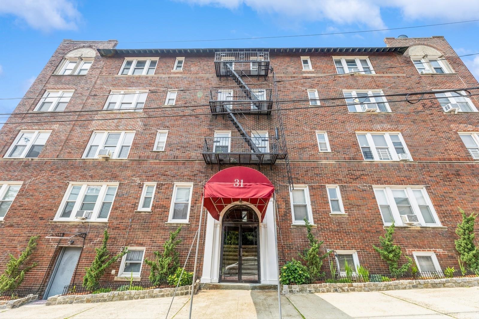 # 250011942 - For Rent in North Bergen NJ