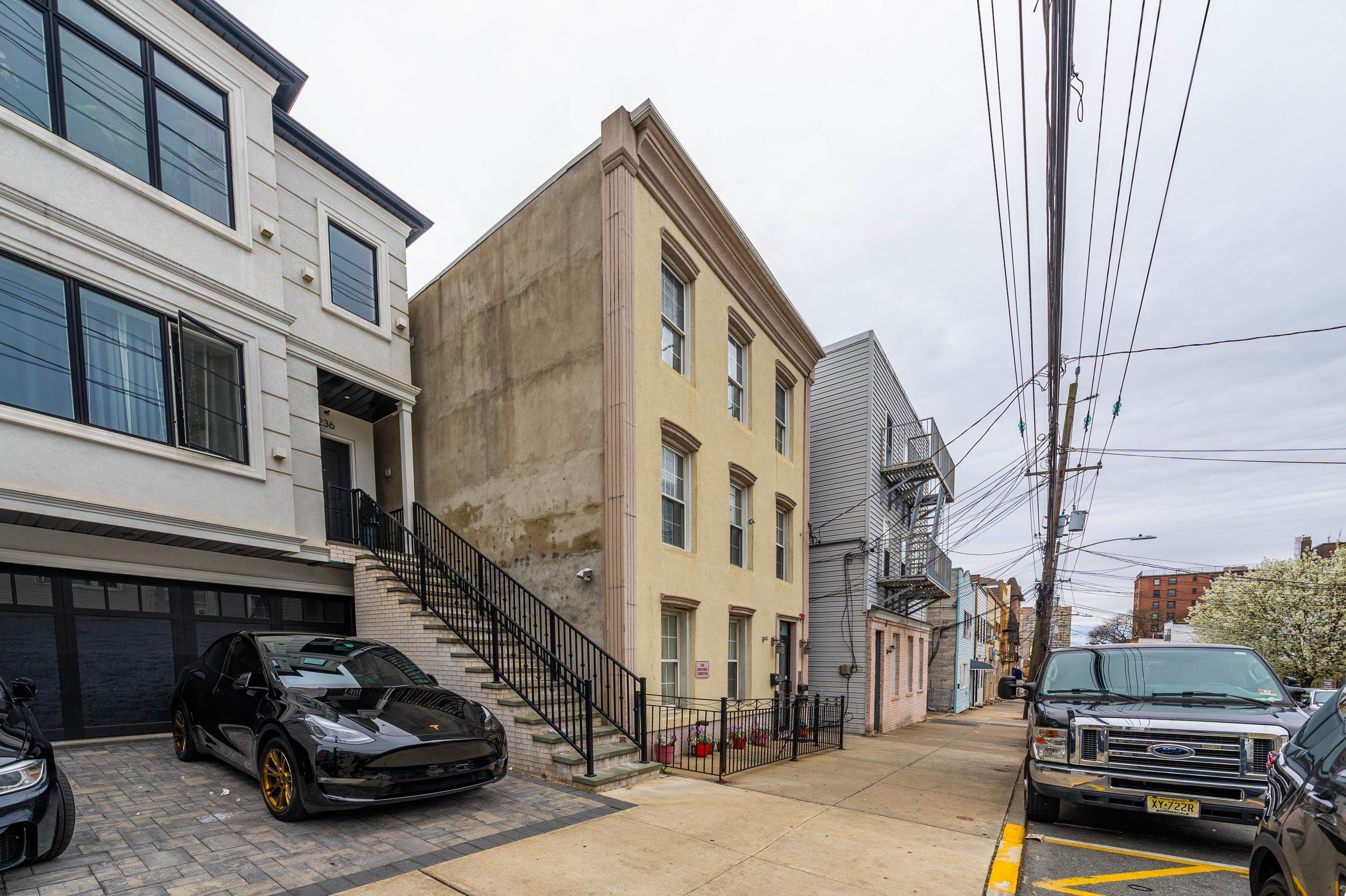 # 250011953 - For Rent in Guttenberg NJ