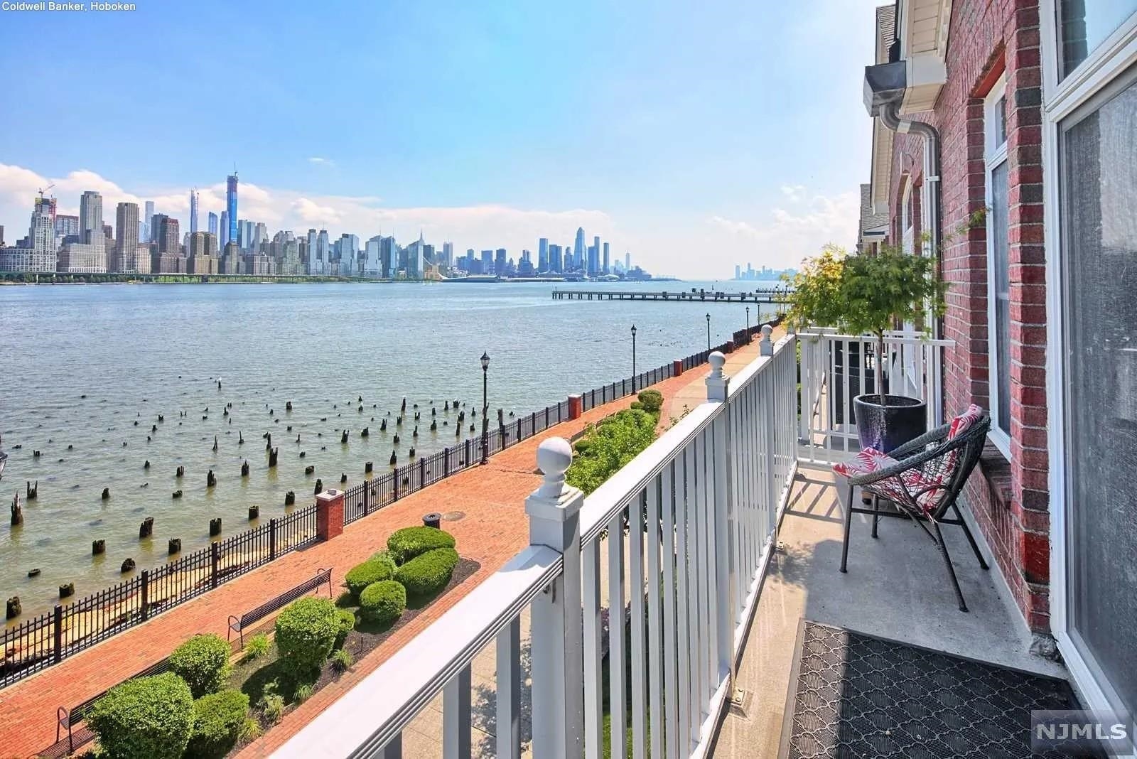 # 250011954 - For Rent in Guttenberg NJ