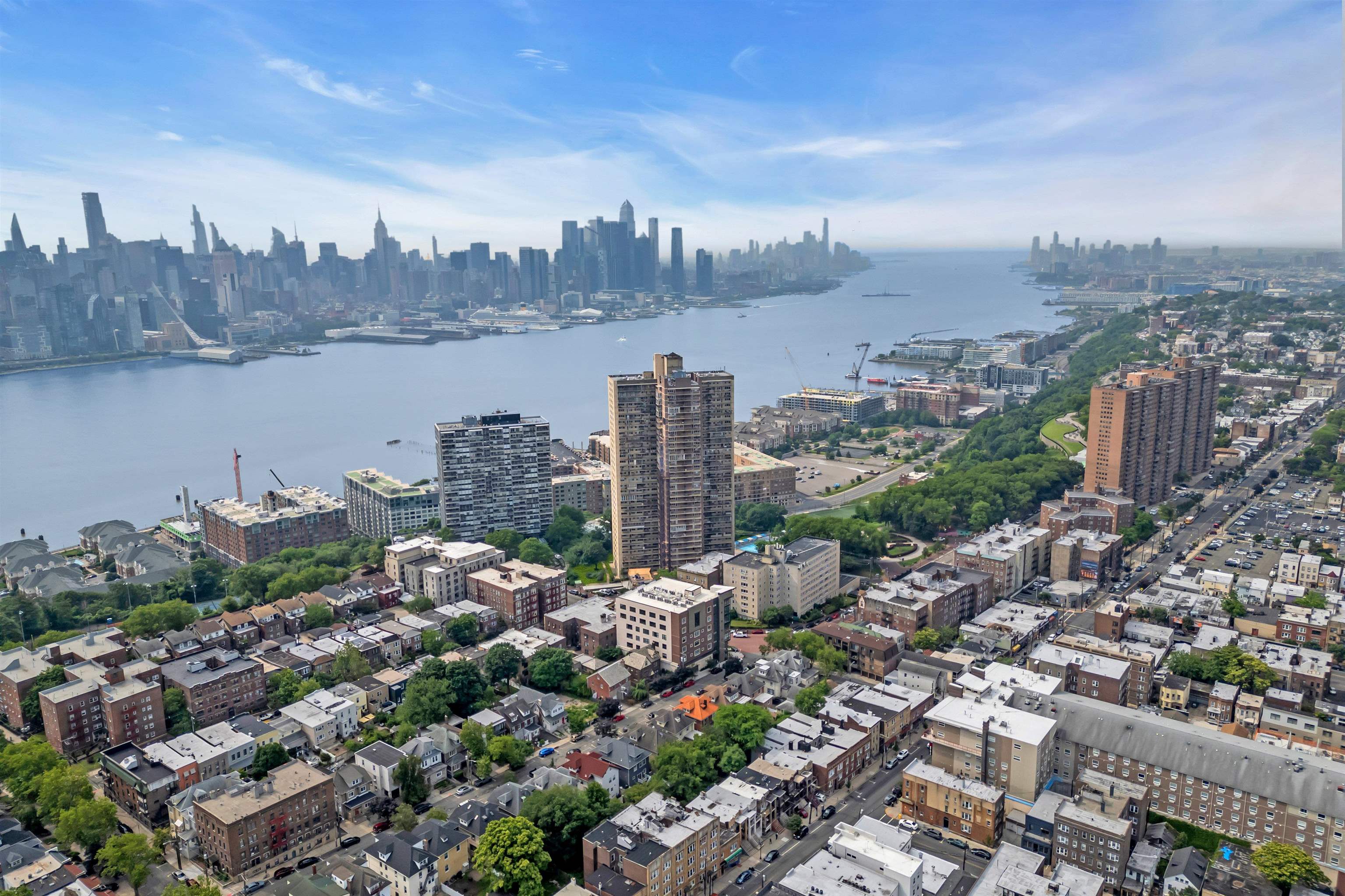 # 250011975 - For Rent in West New York NJ