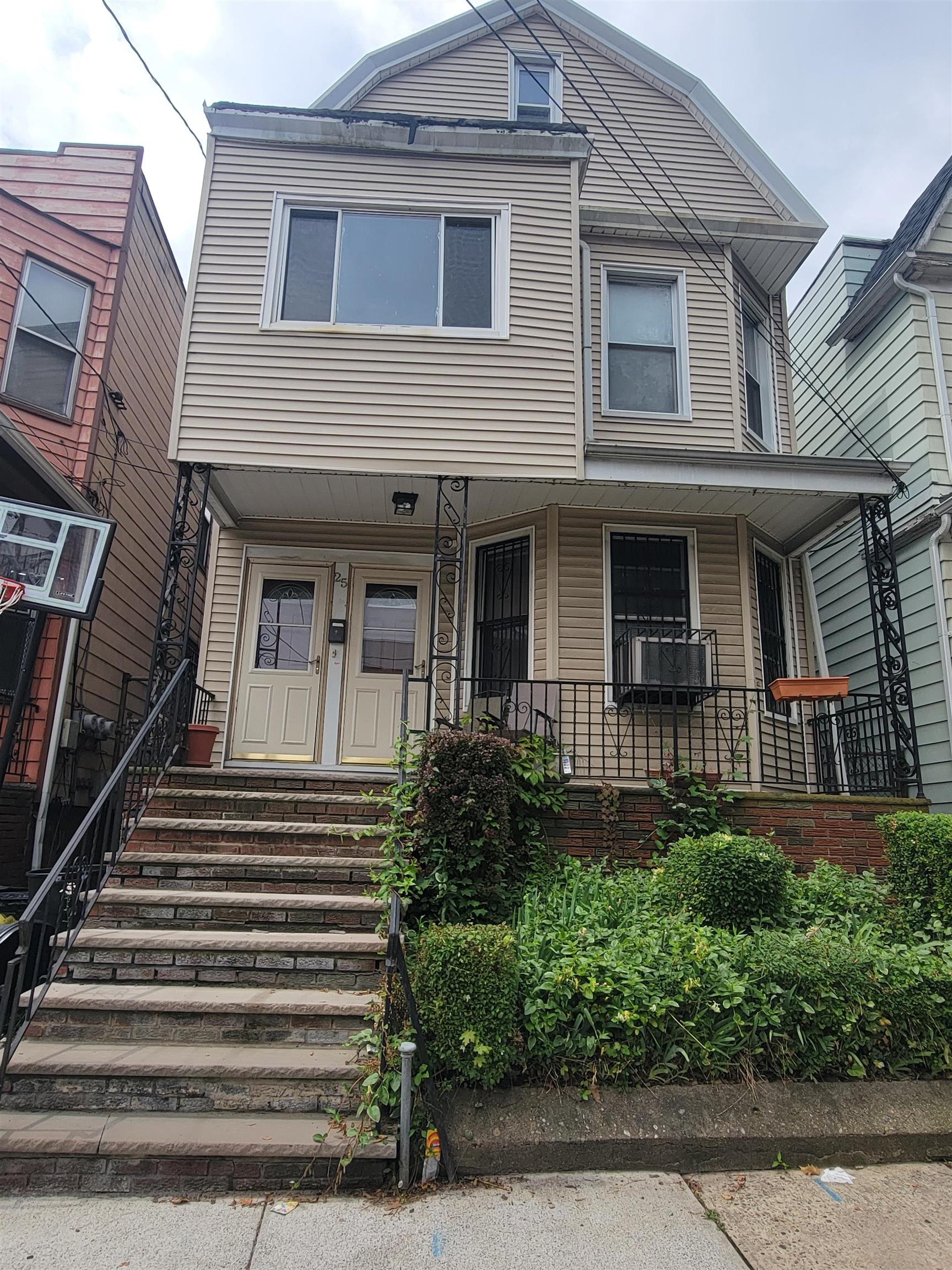 # 250012008 - For Rent in JERSEY CITY - Greenville NJ