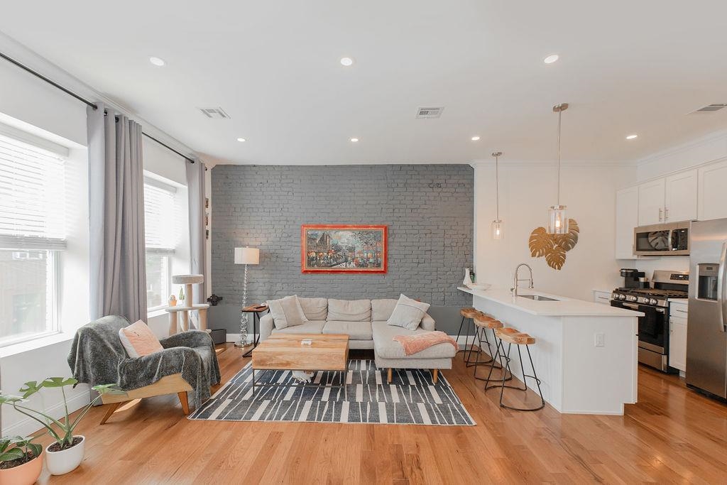 # 250012017 - For Rent in JERSEY CITY - Heights NJ