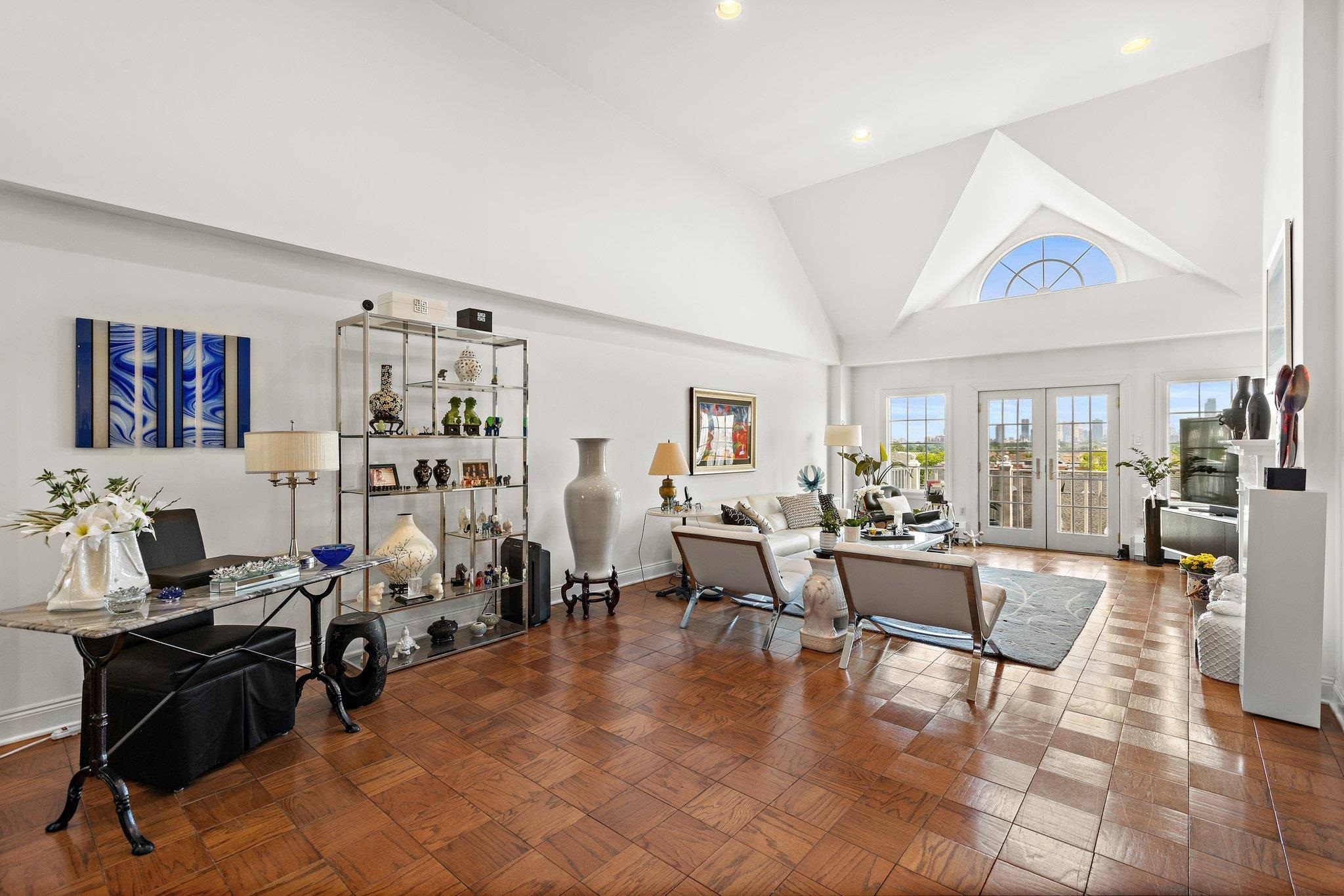 # 250012021 - For Rent in JERSEY CITY - Greenville NJ