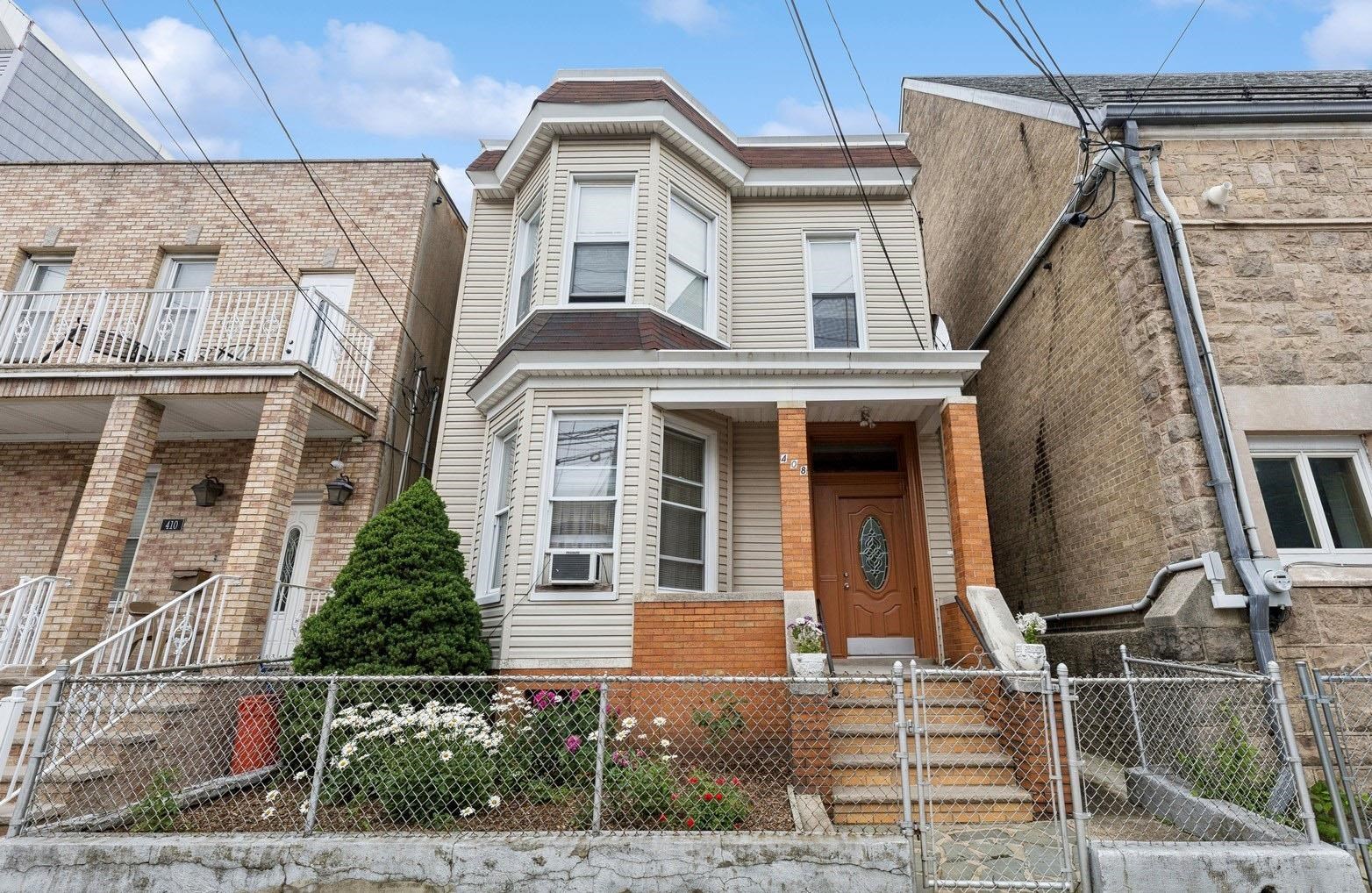 # 250012024 - For Rent in Union City NJ
