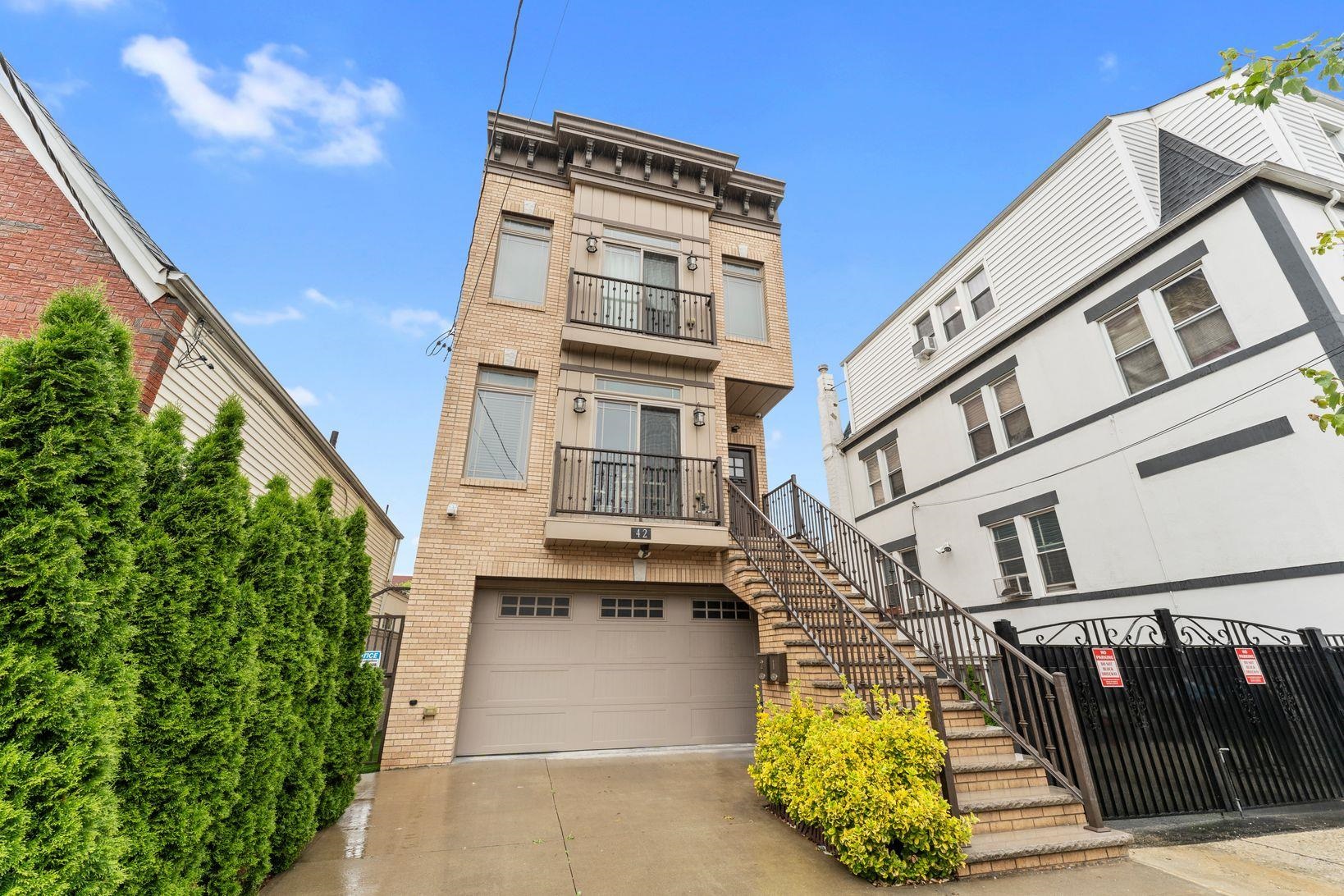# 250012063 - For Rent in JERSEY CITY - Heights NJ