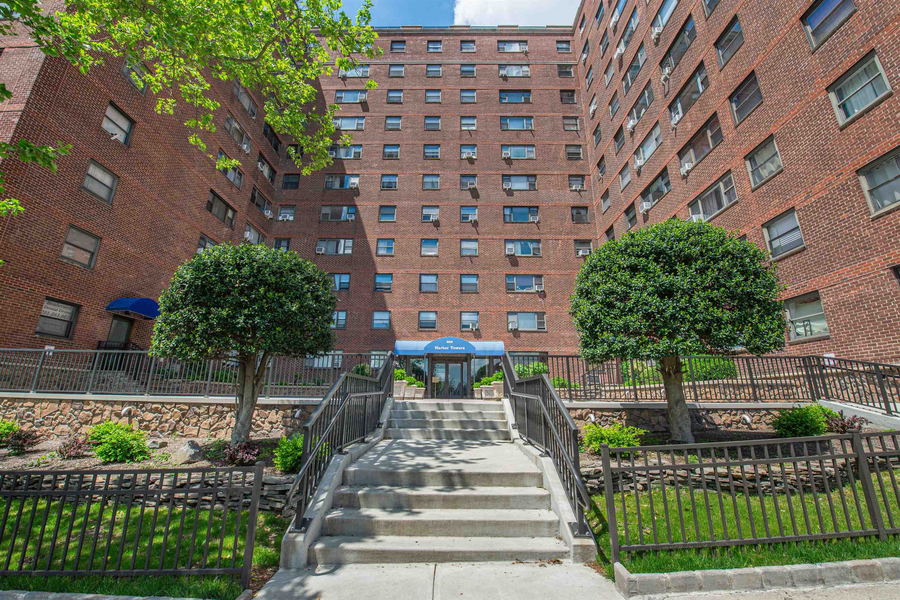 # 250012068 - For Rent in West New York NJ