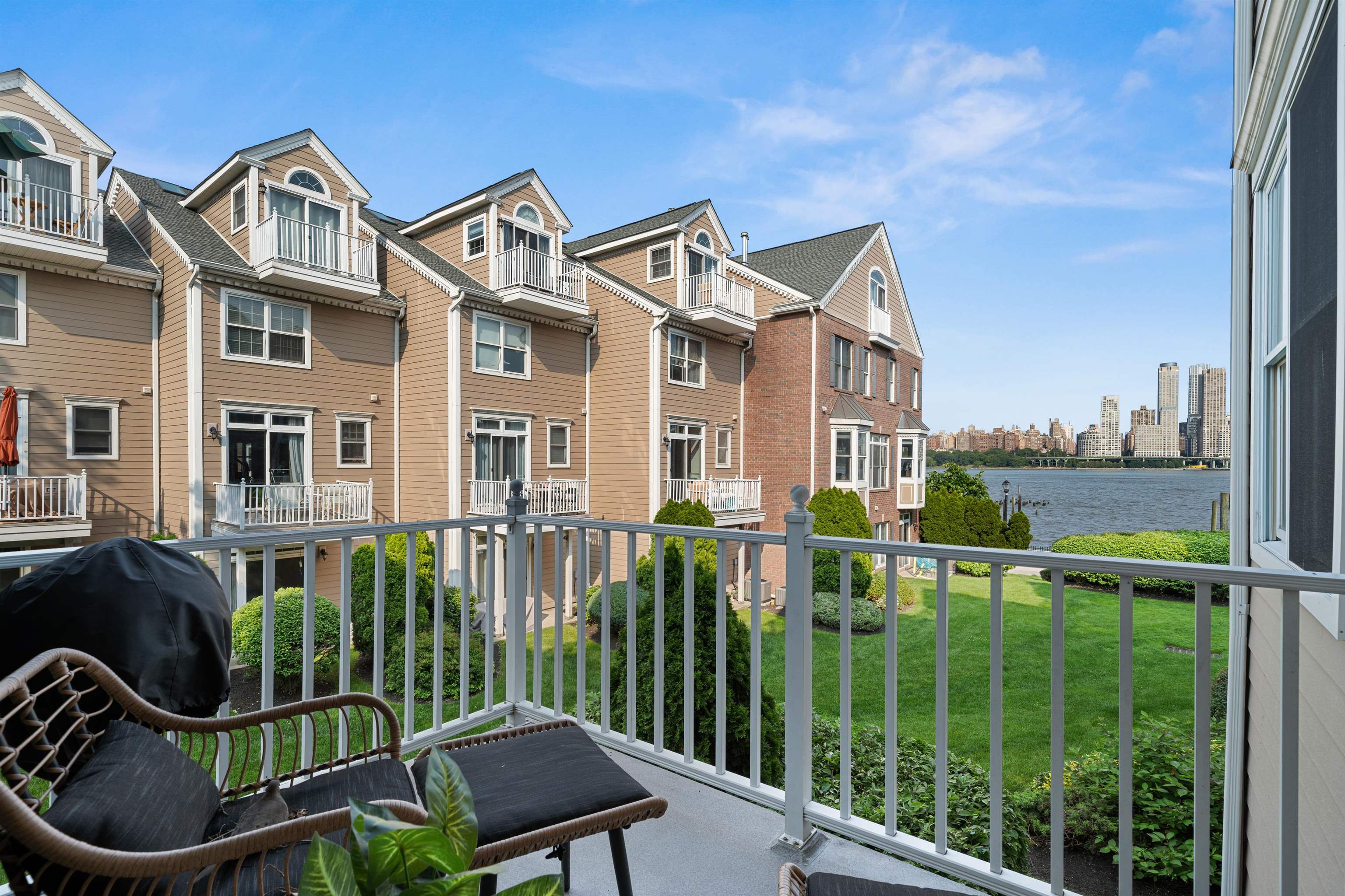 # 250012095 - For Rent in West New York NJ