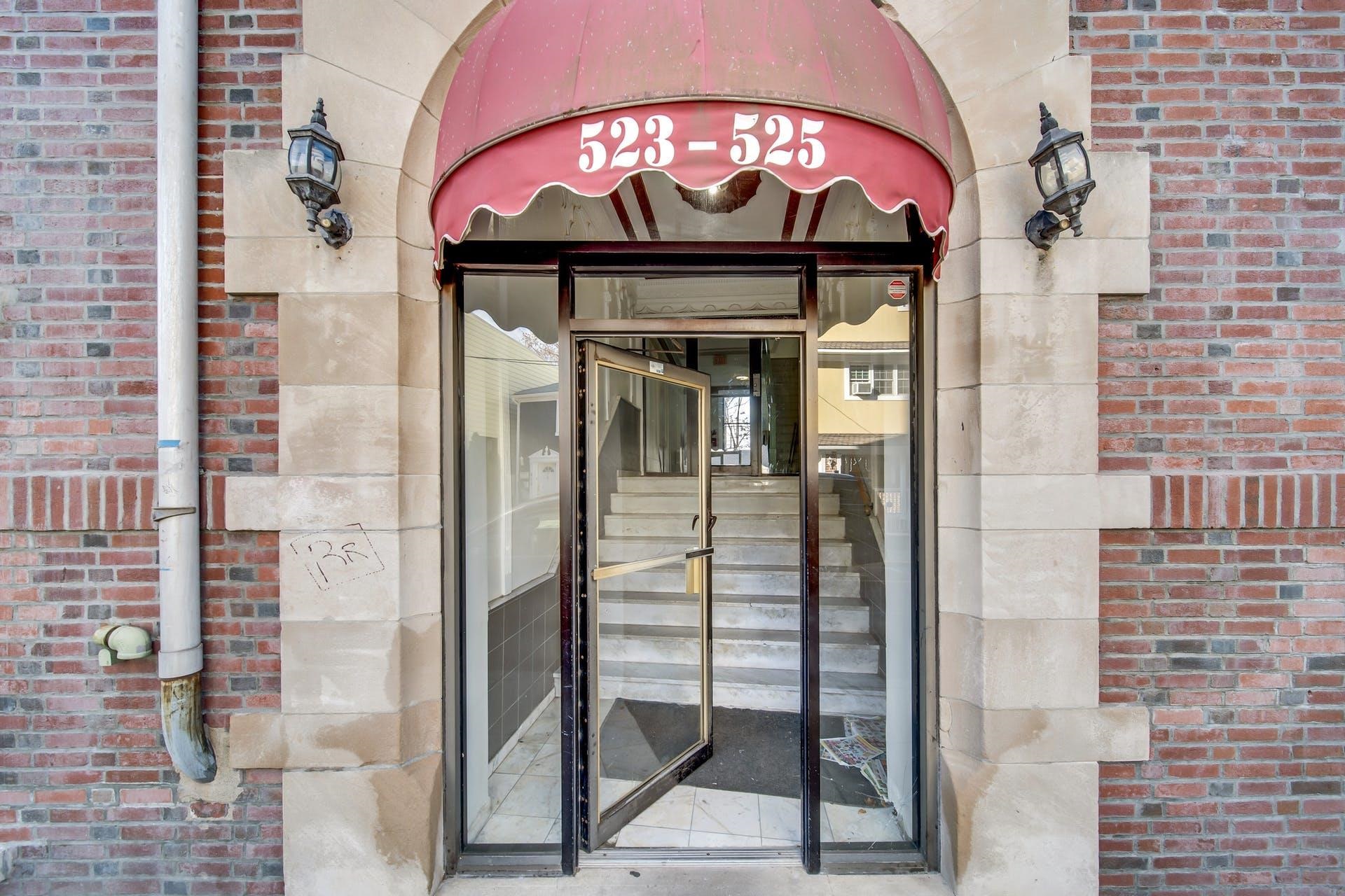 # 250012103 - For Rent in Union City NJ