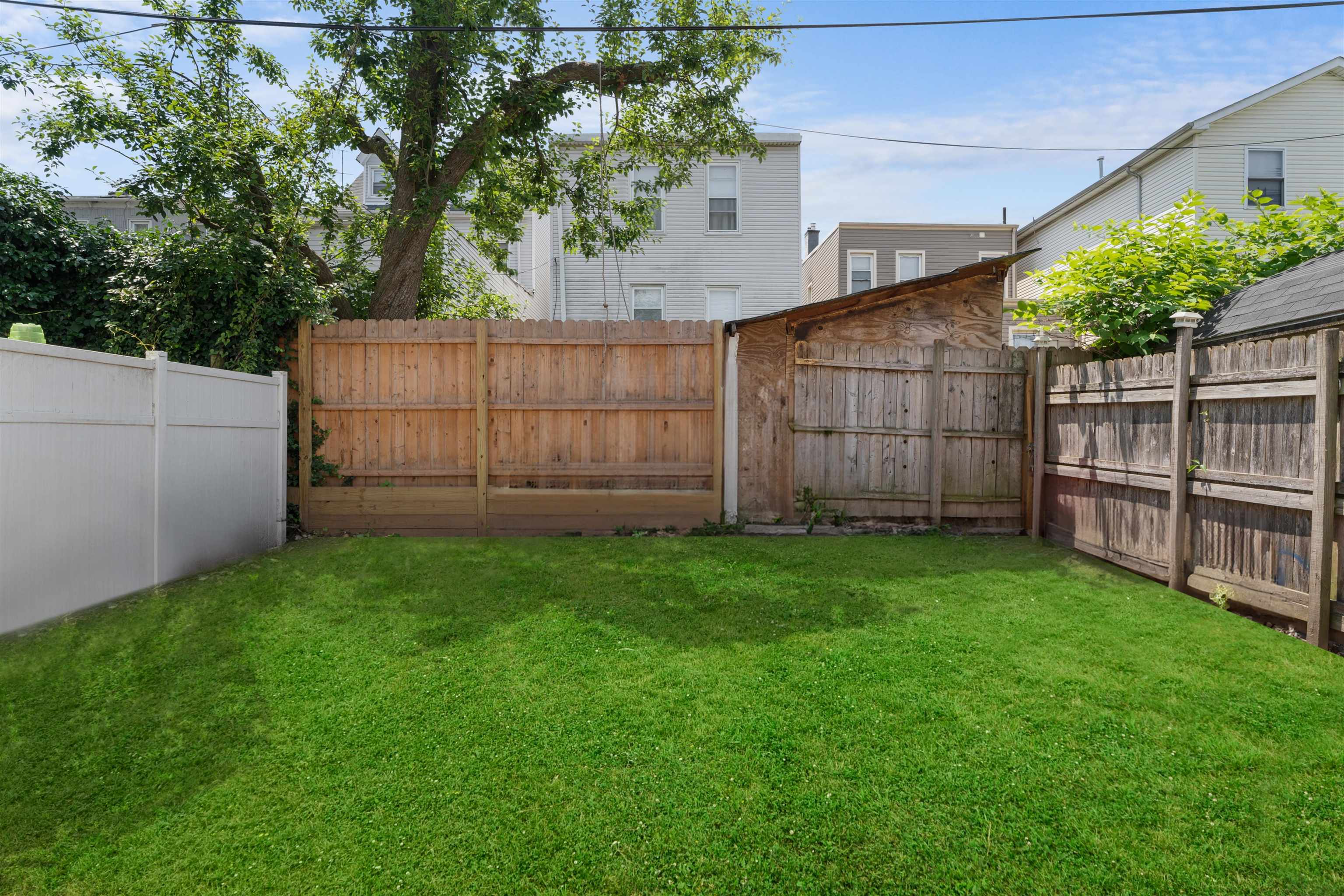 # 250012109 - For Rent in JERSEY CITY - West Bergen NJ
