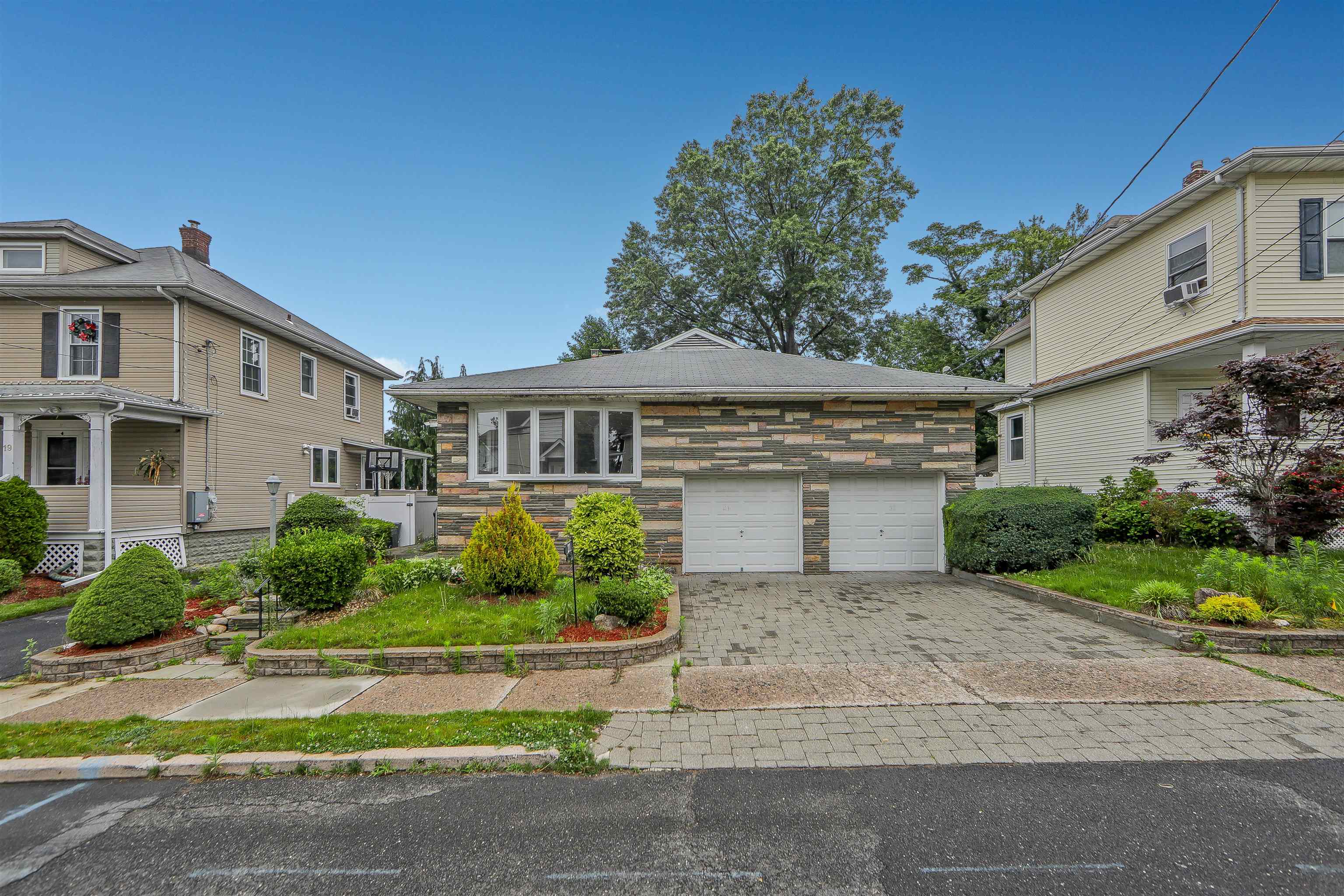 # 250012137 - For Rent in Bergenfield NJ