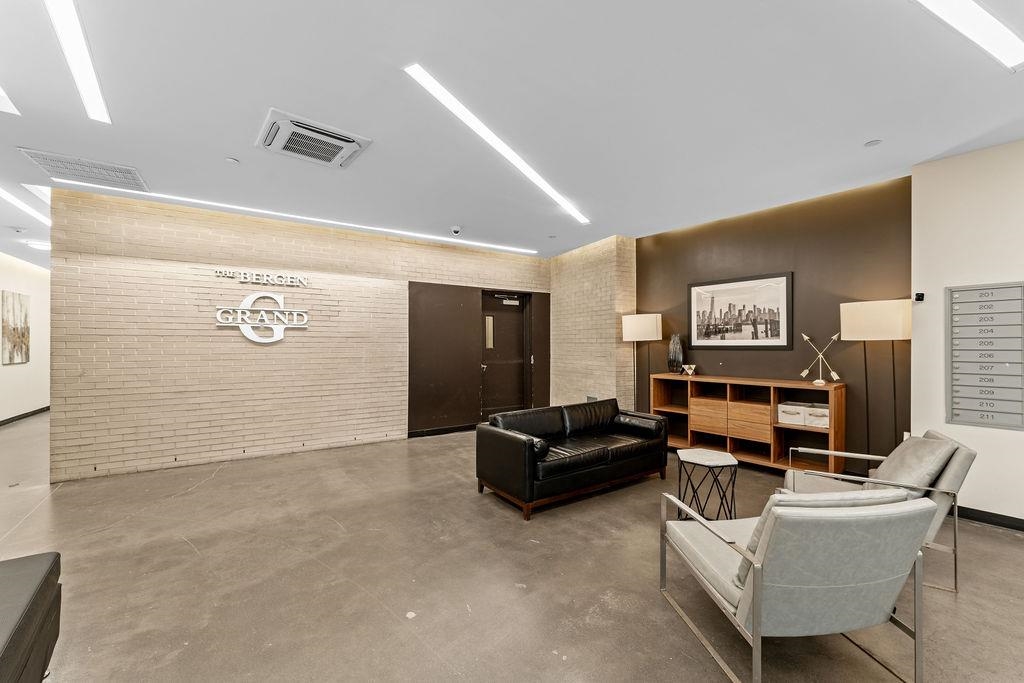 # 250012146 - For Rent in JERSEY CITY - West Bergen NJ