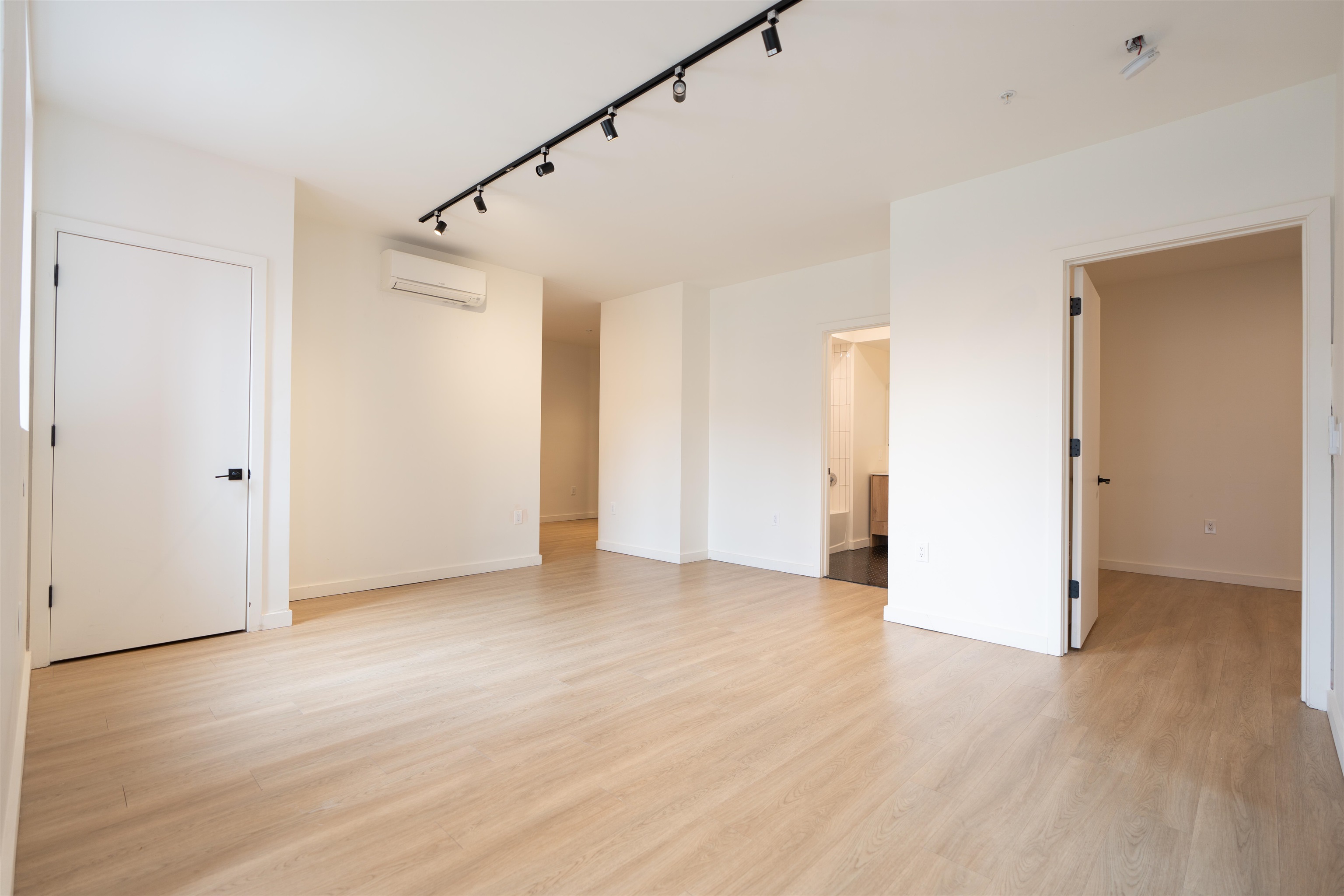 # 250012152 - For Rent in JERSEY CITY - Bergen-Lafayett NJ