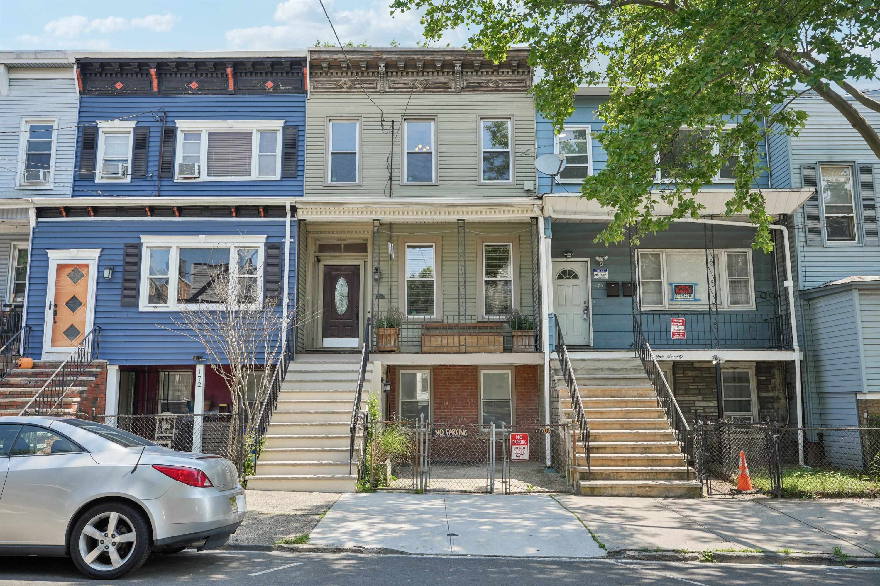 # 250012161 - For Rent in JERSEY CITY - Bergen-Lafayett NJ
