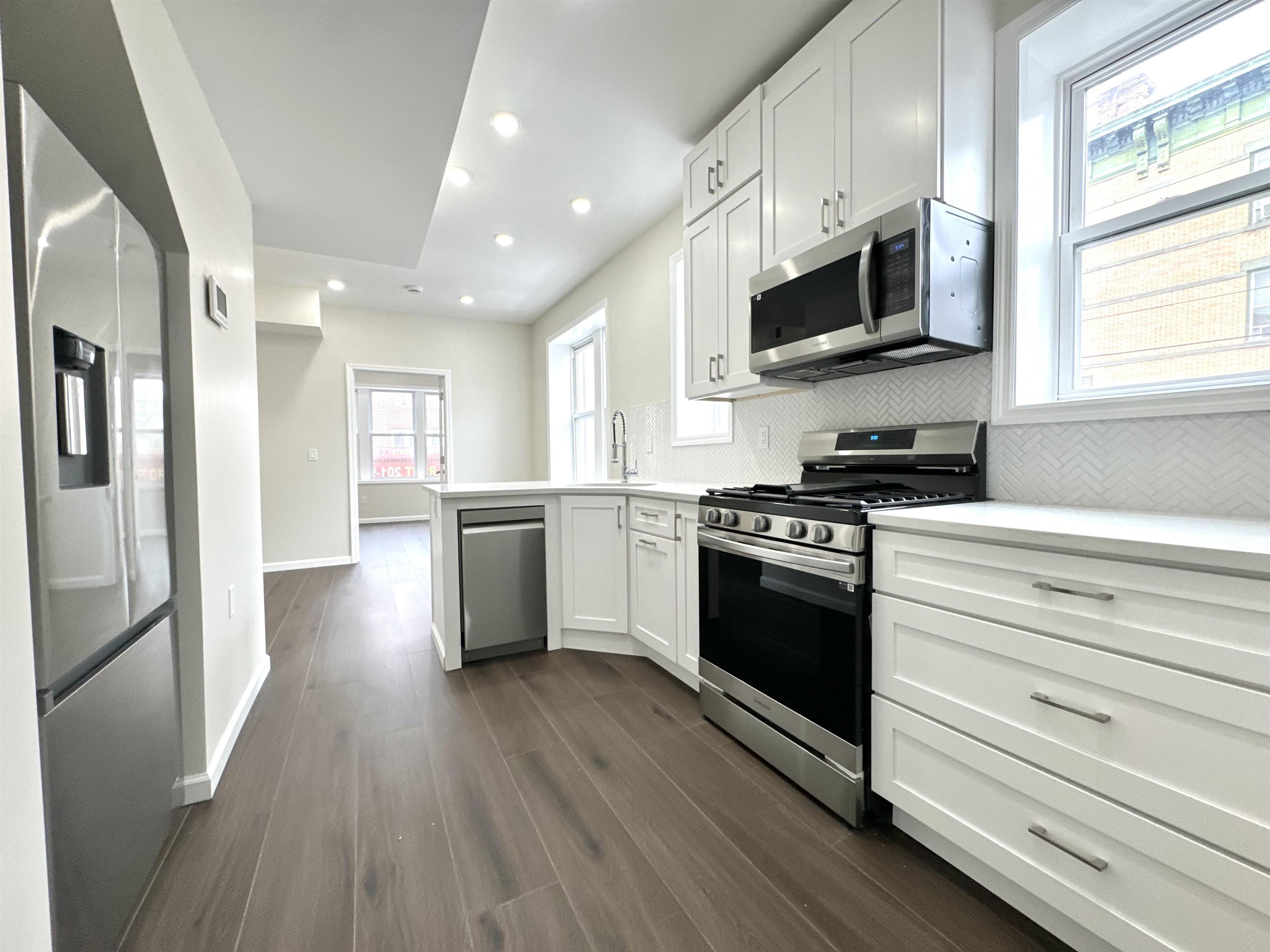 # 250012183 - For Rent in JERSEY CITY - West Bergen NJ