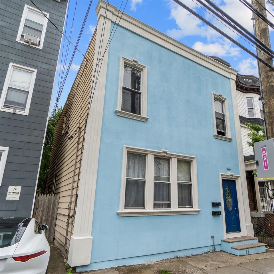 # 250012185 - For Rent in JERSEY CITY - Heights NJ