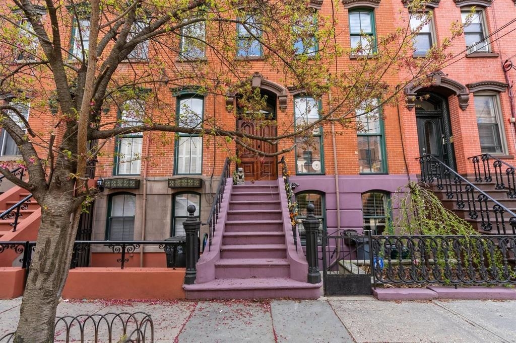 # 250012210 - For Rent in JERSEY CITY - Downtown NJ