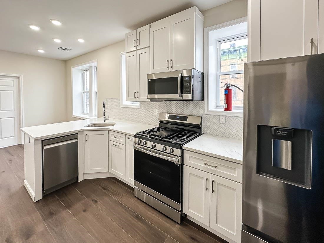 # 250012228 - For Rent in JERSEY CITY - West Bergen NJ
