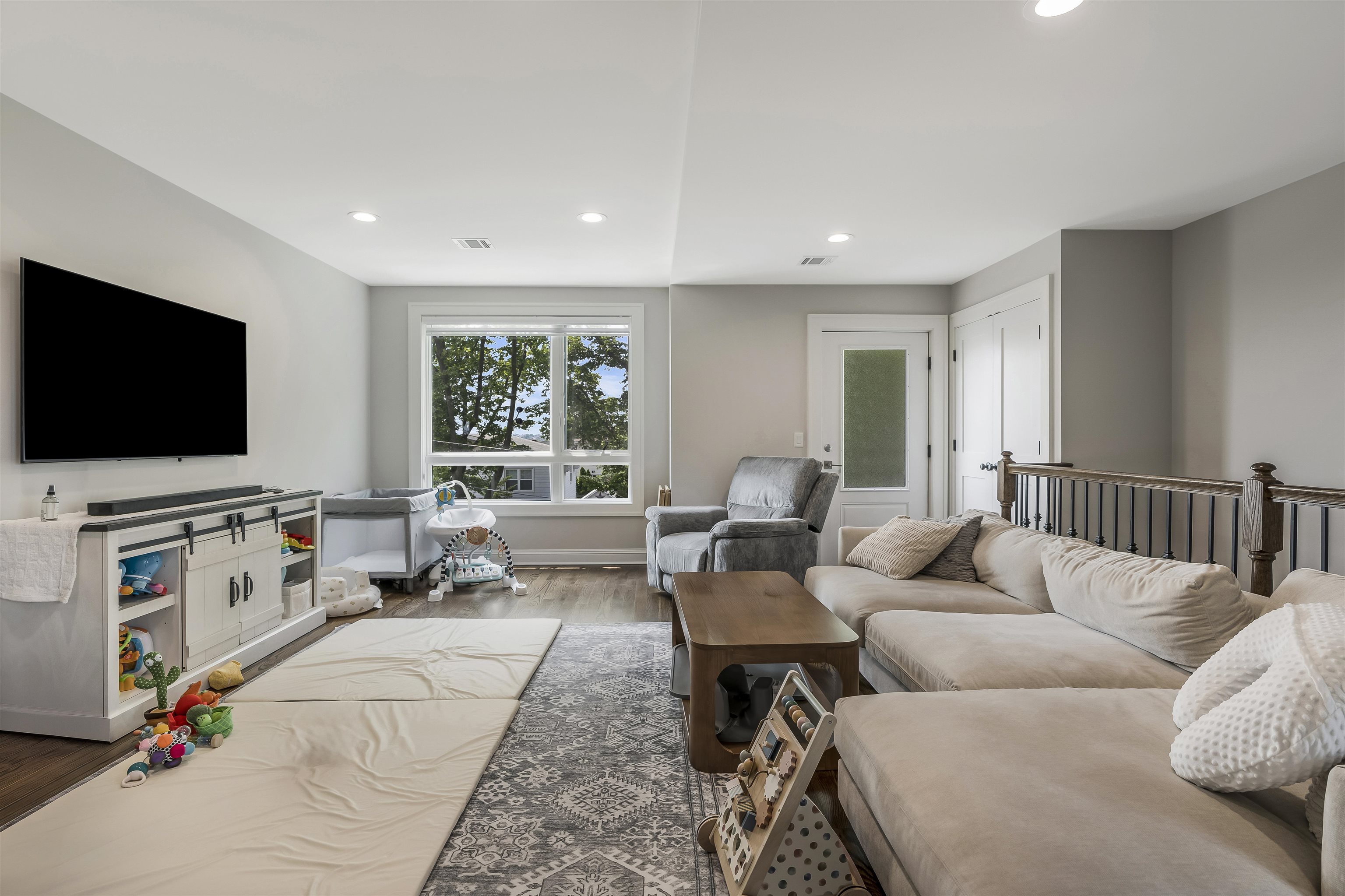 # 250012275 - For Rent in Ridgefield NJ