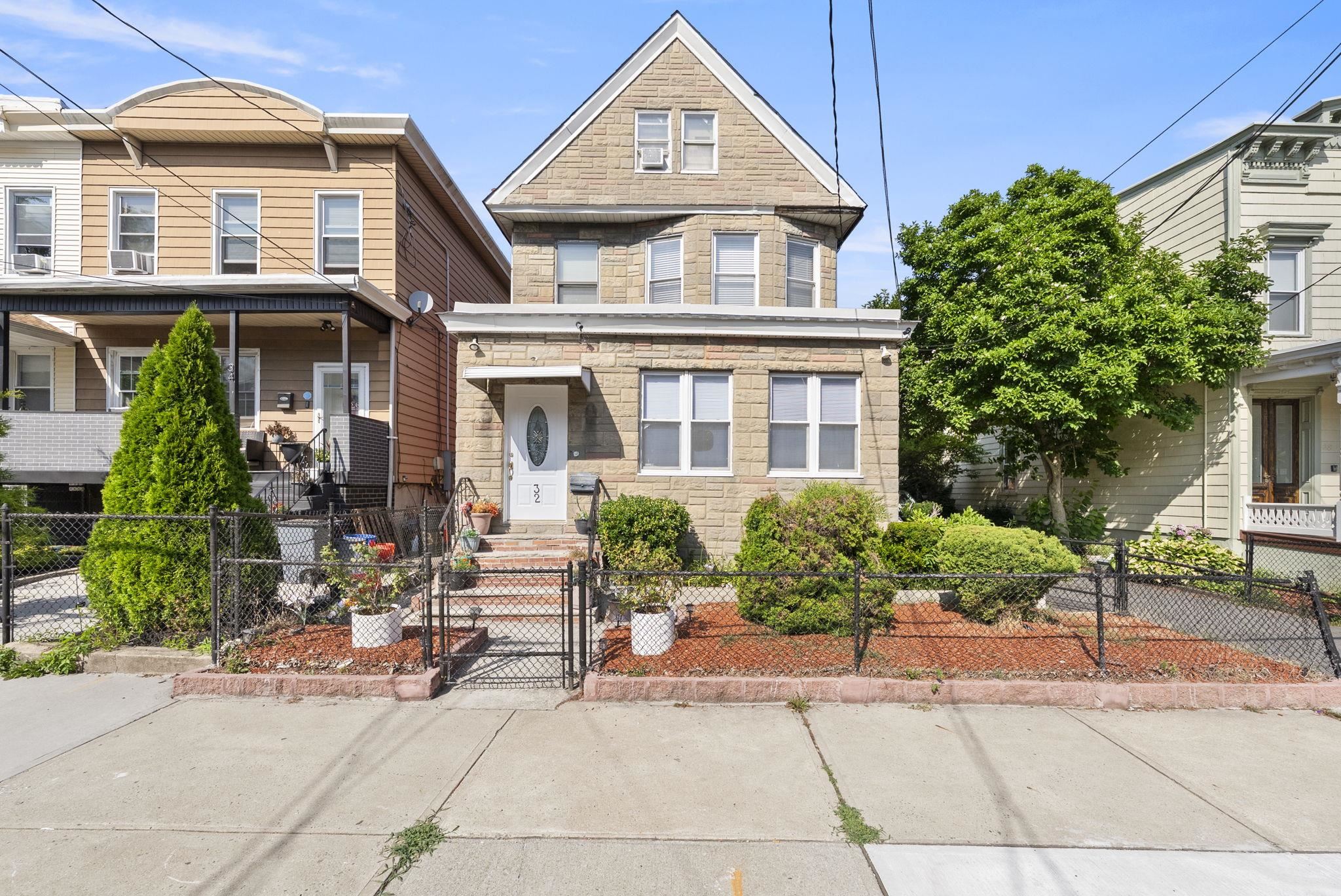 # 250012305 - For Rent in JERSEY CITY - Greenville NJ