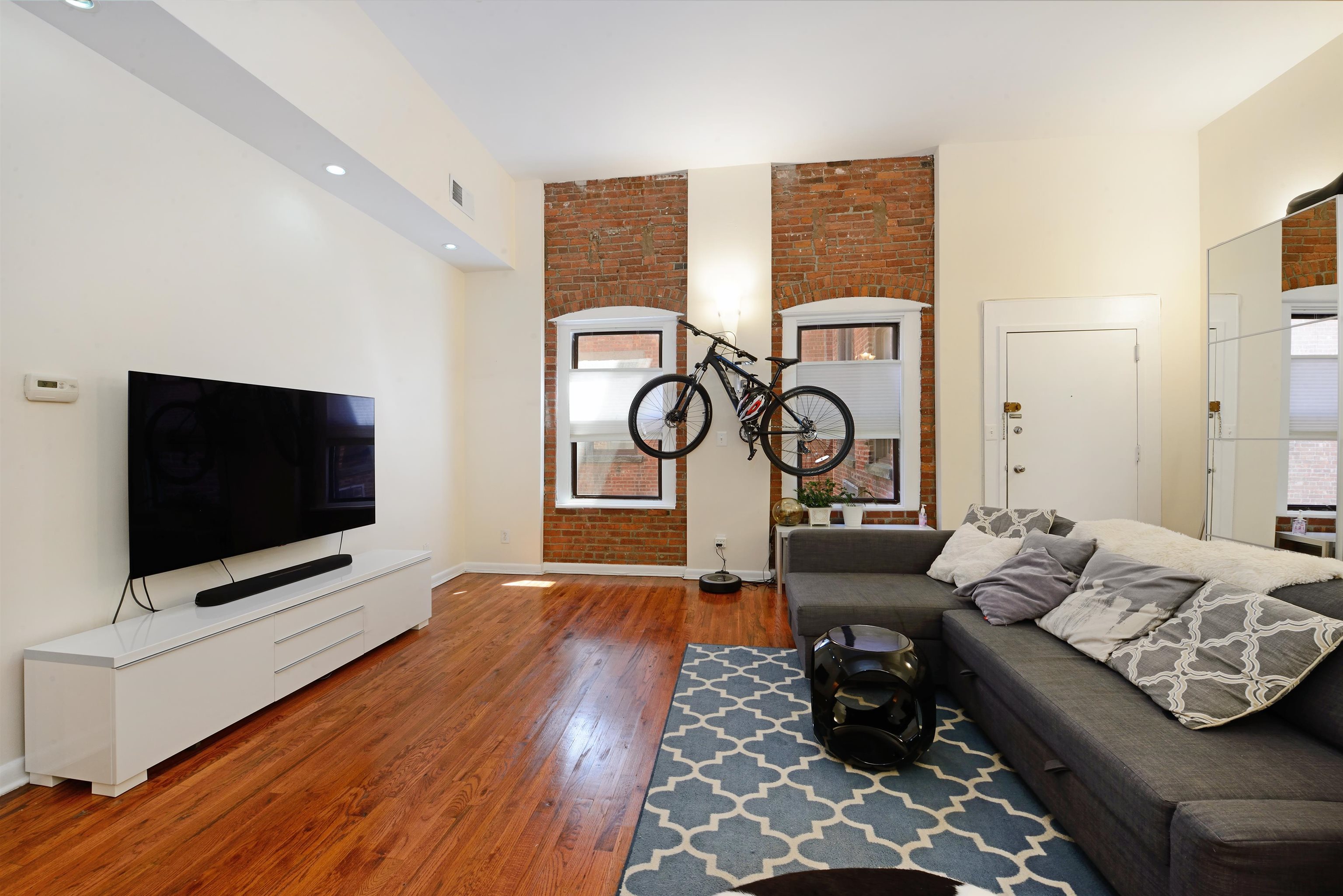 # 250012315 - For Rent in JERSEY CITY - Downtown NJ