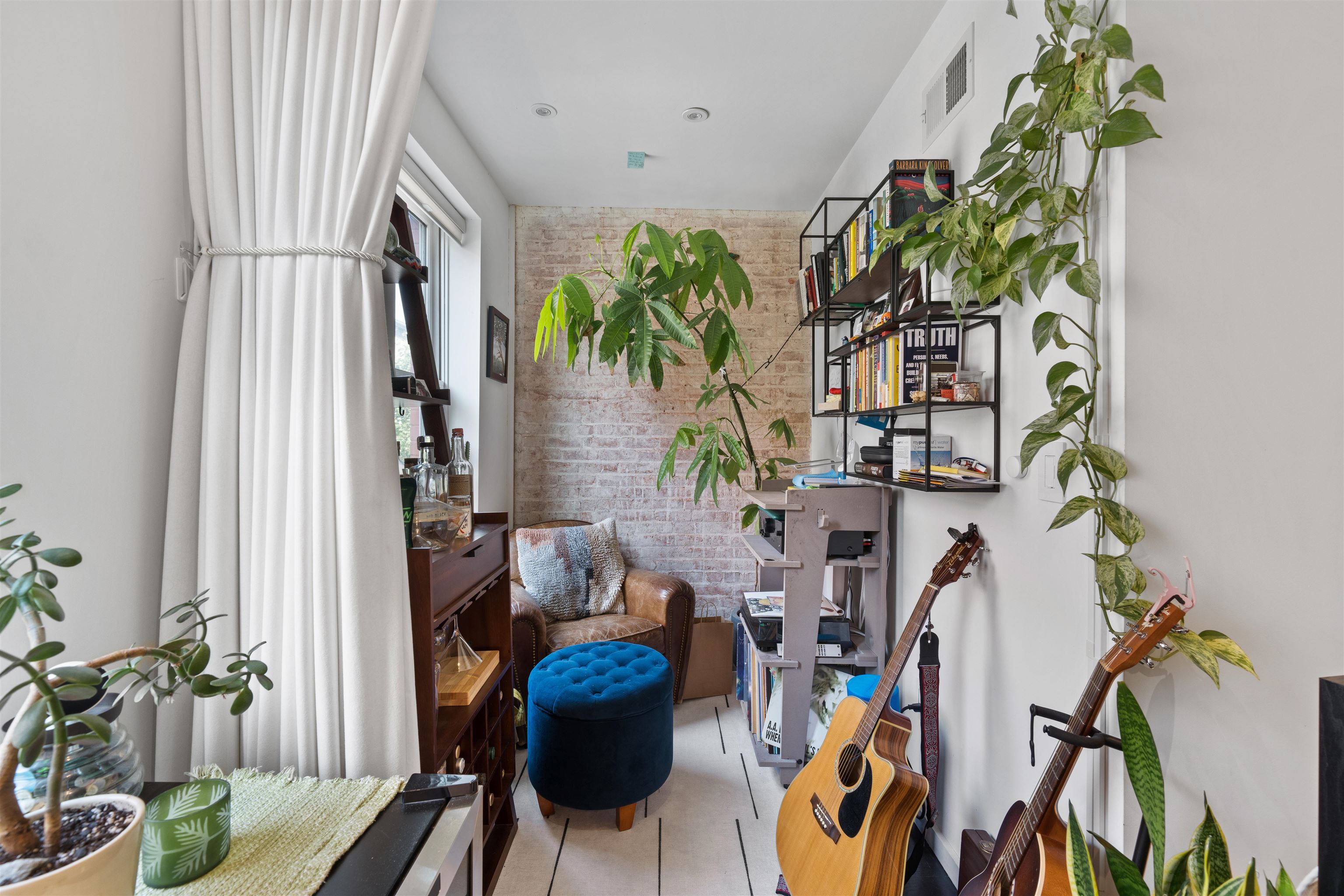 # 250012322 - For Rent in JERSEY CITY - Downtown NJ