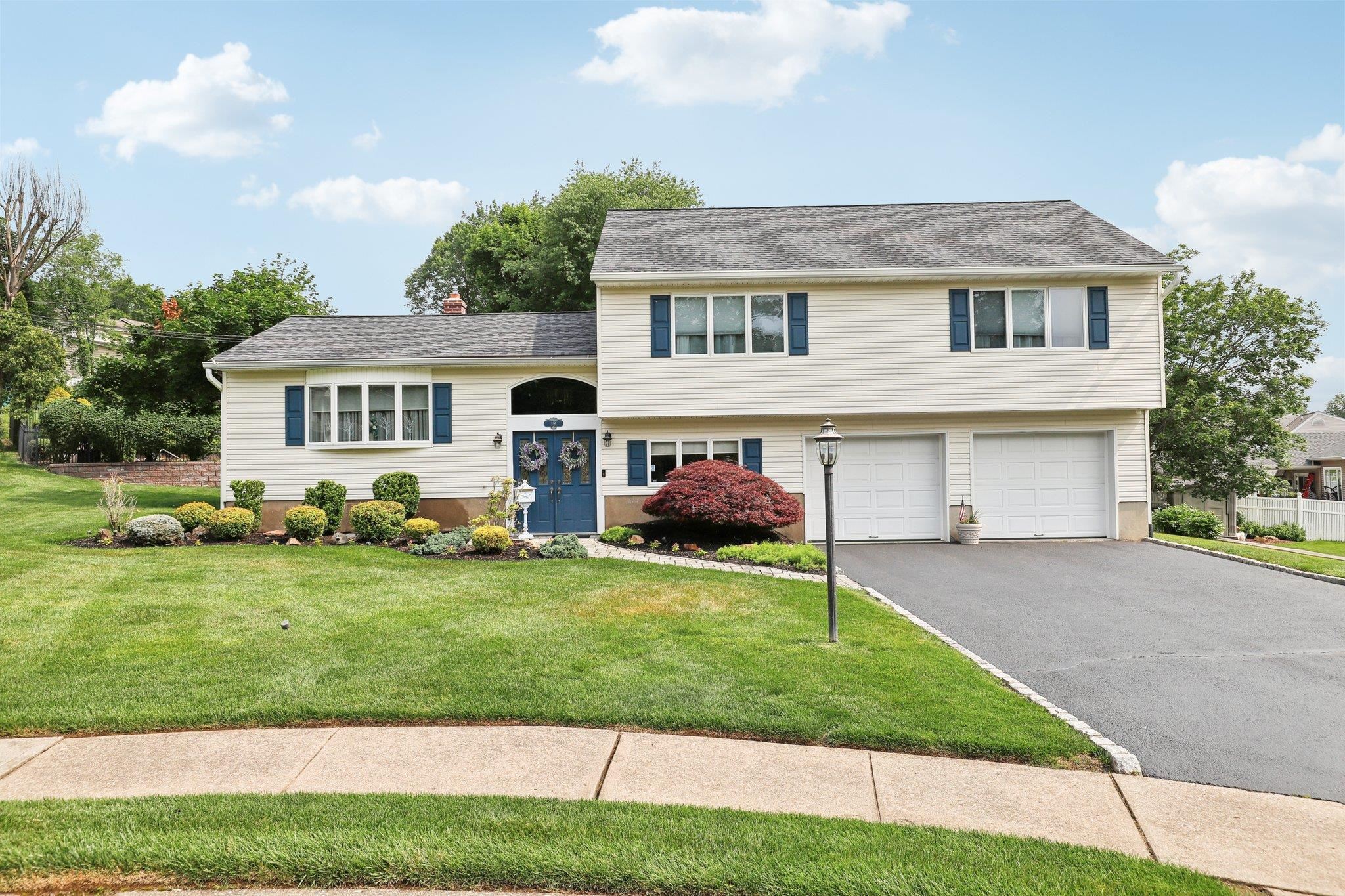 # 250012336 - For Rent in Wayne NJ
