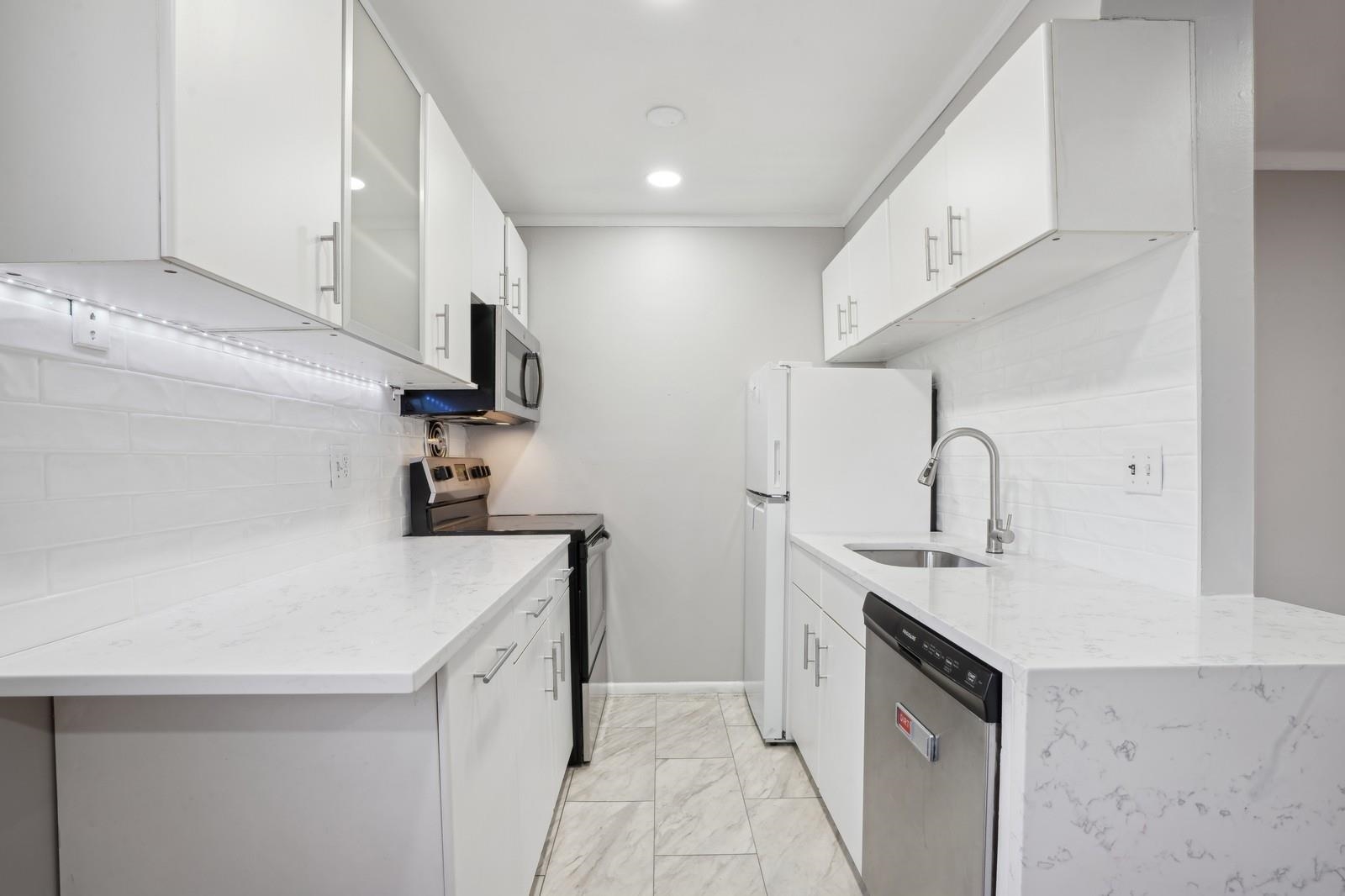# 250012350 - For Rent in Guttenberg NJ