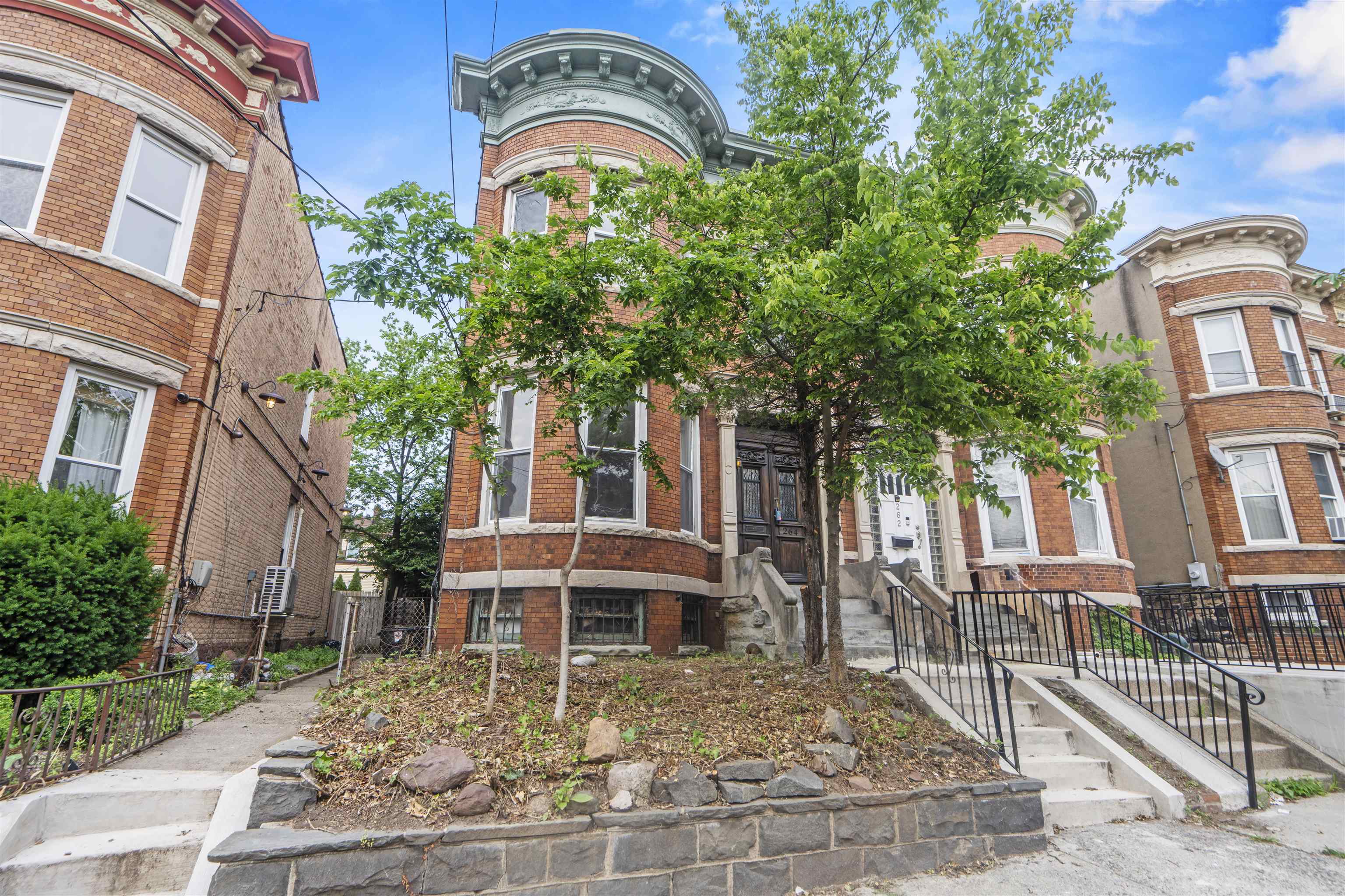 # 250012368 - For Rent in JERSEY CITY - West Bergen NJ