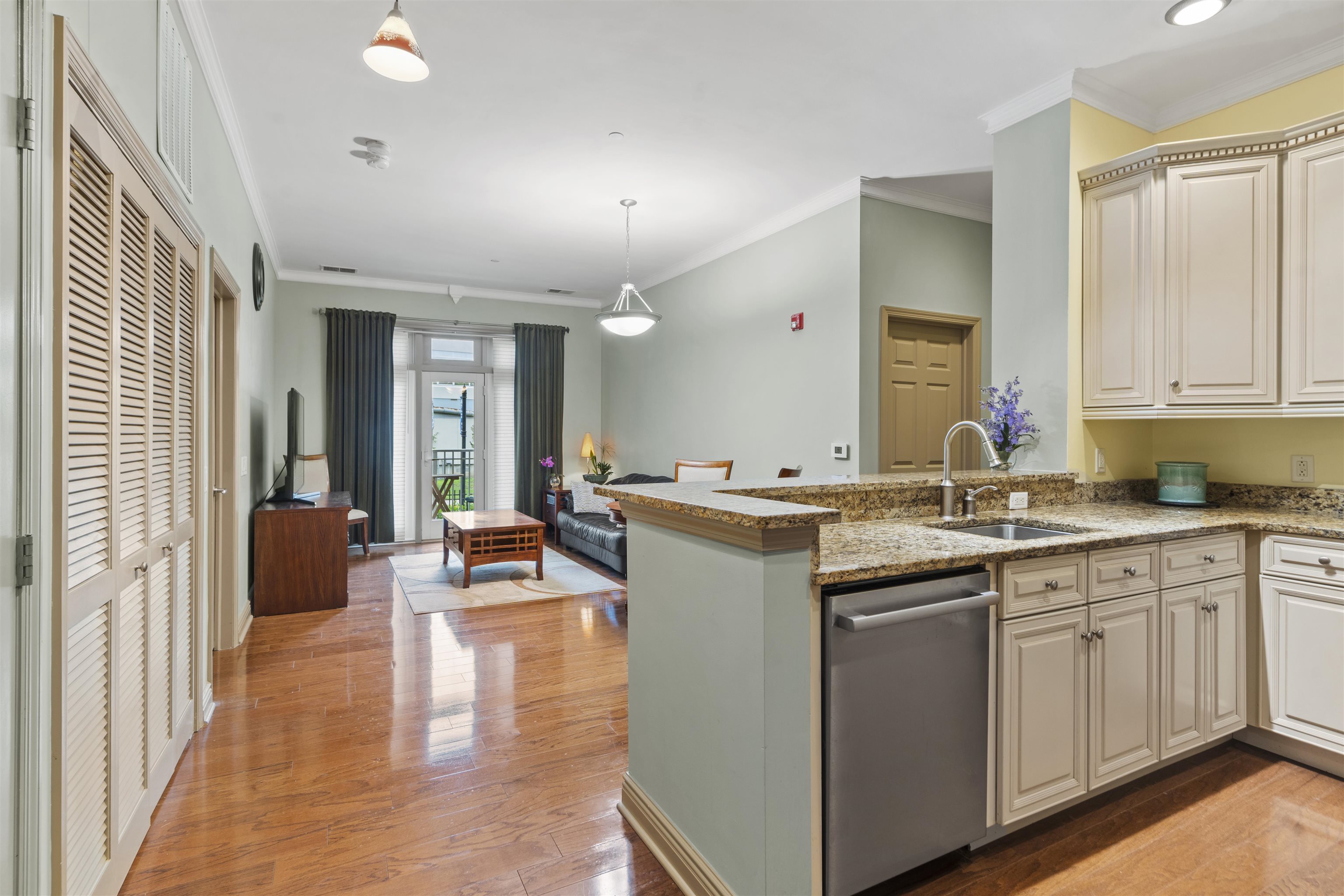 # 250012390 - For Rent in North Bergen NJ