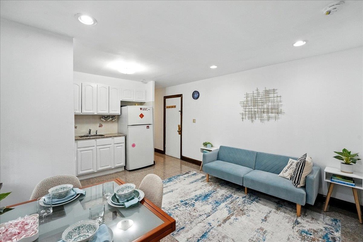 # 250012395 - For Rent in JERSEY CITY - Heights NJ