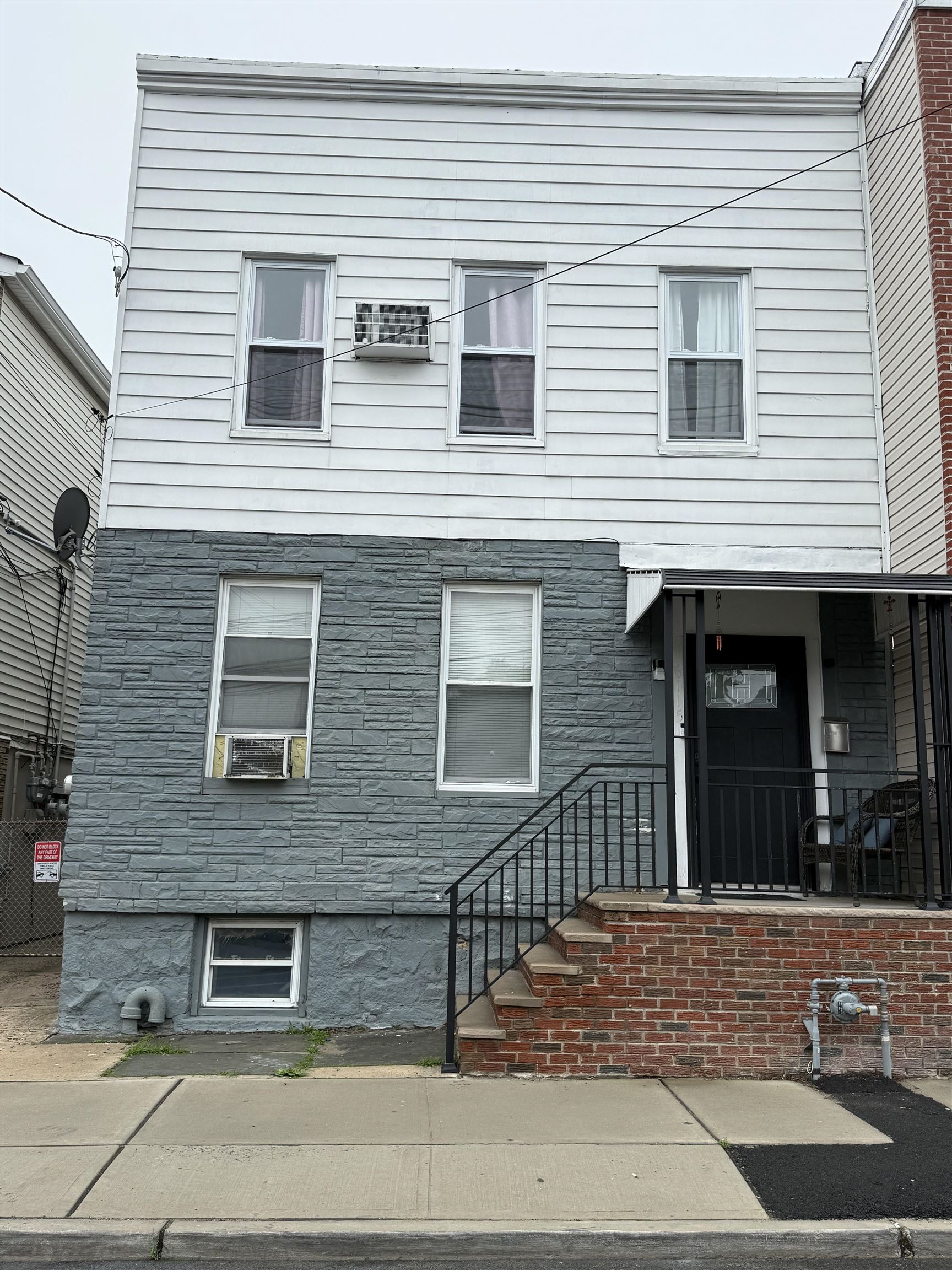 # 250012406 - For Rent in West New York NJ