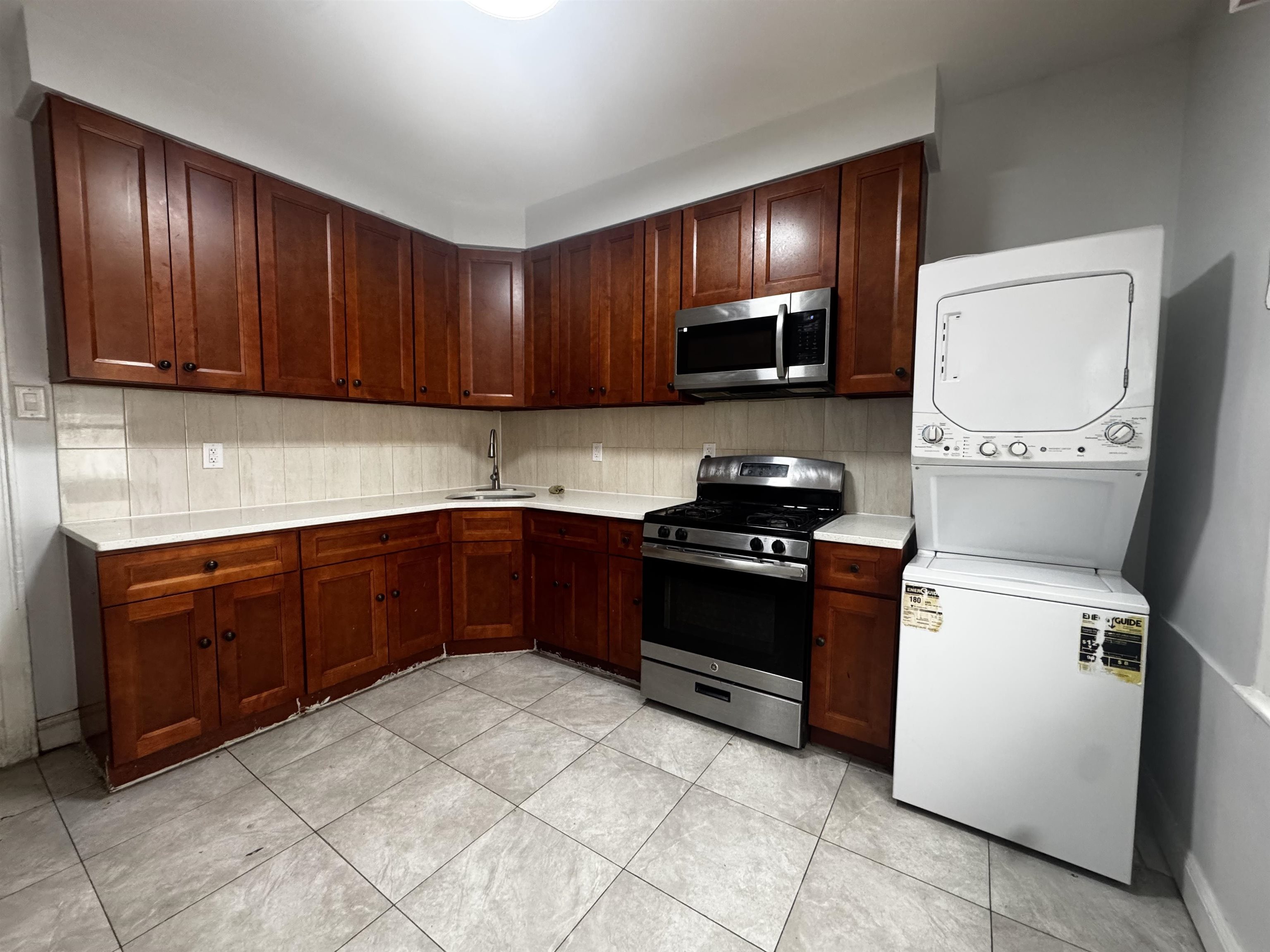 # 250012407 - For Rent in JERSEY CITY - Greenville NJ