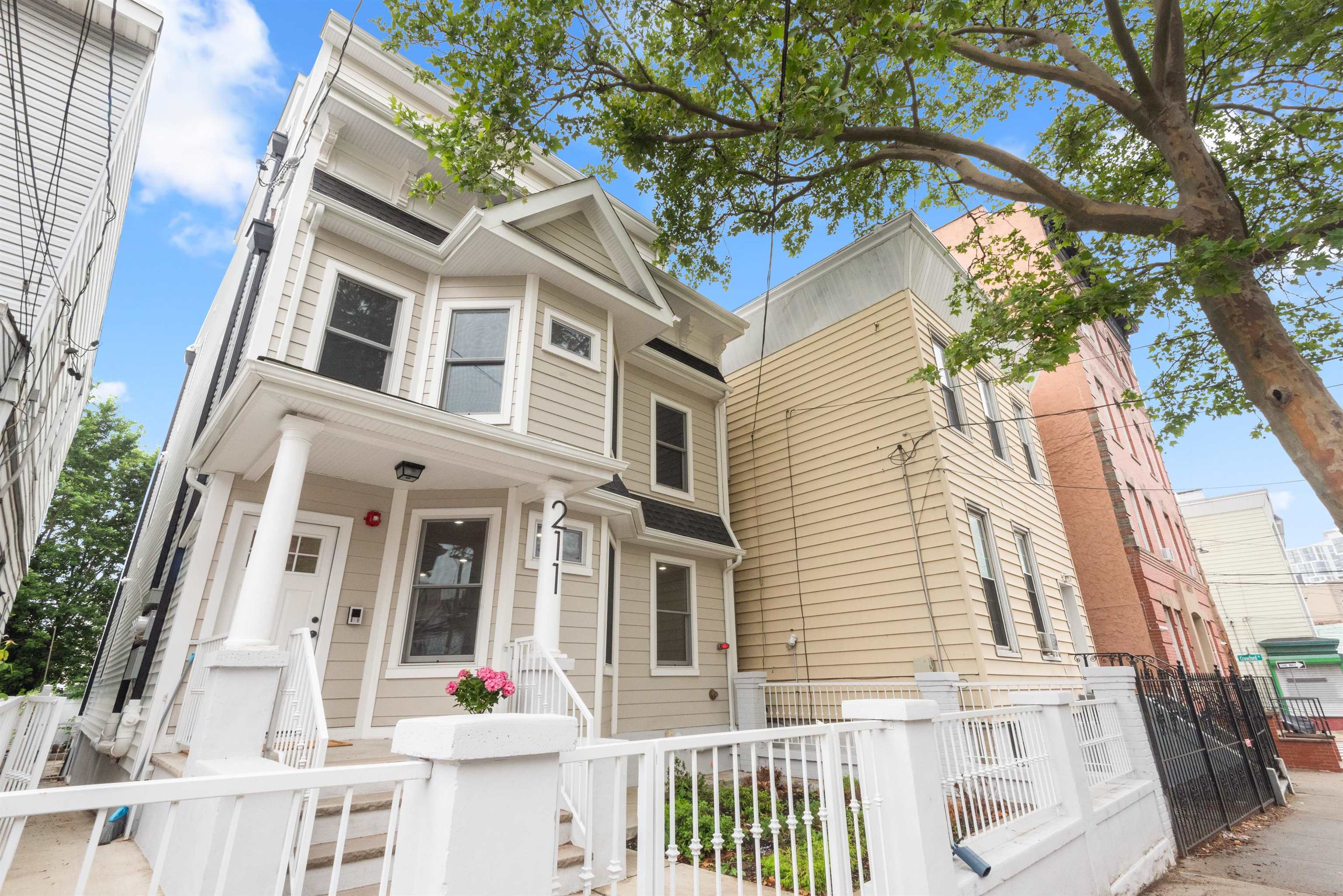 # 250012472 - For Rent in JERSEY CITY - Bergen-Lafayett NJ