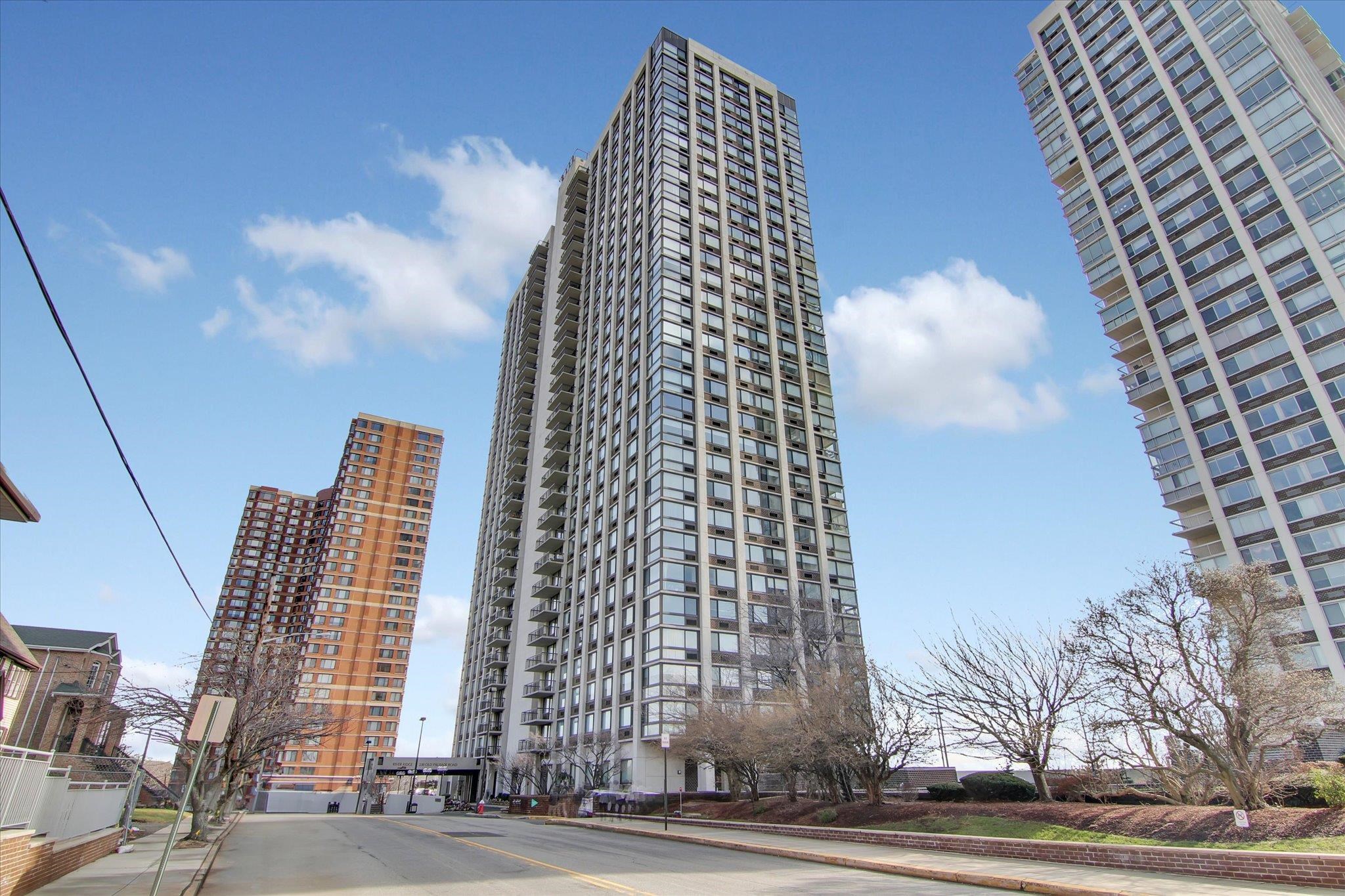 # 250012528 - For Rent in Fort Lee NJ