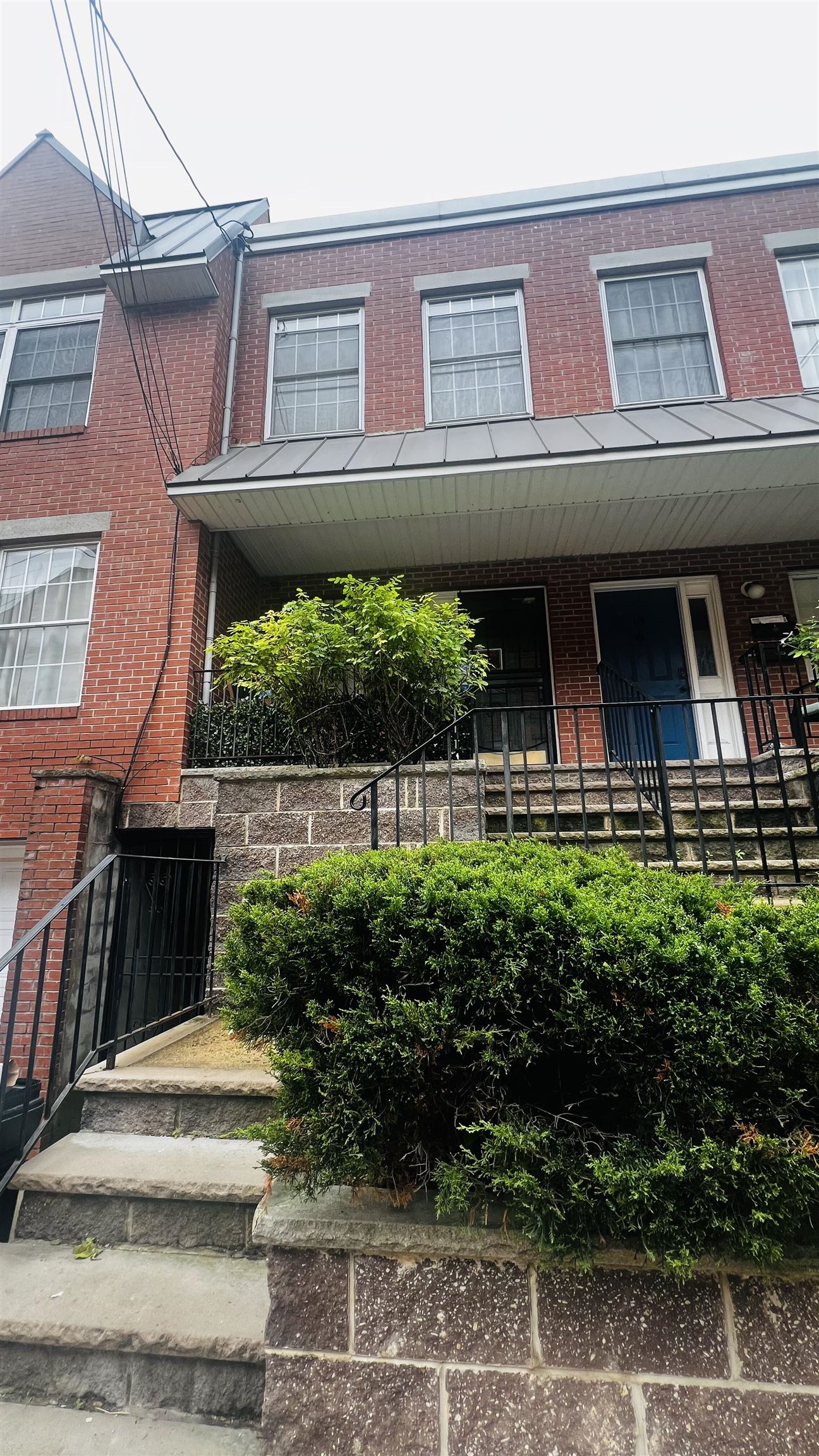 # 250012555 - For Rent in JERSEY CITY - Bergen-Lafayett NJ
