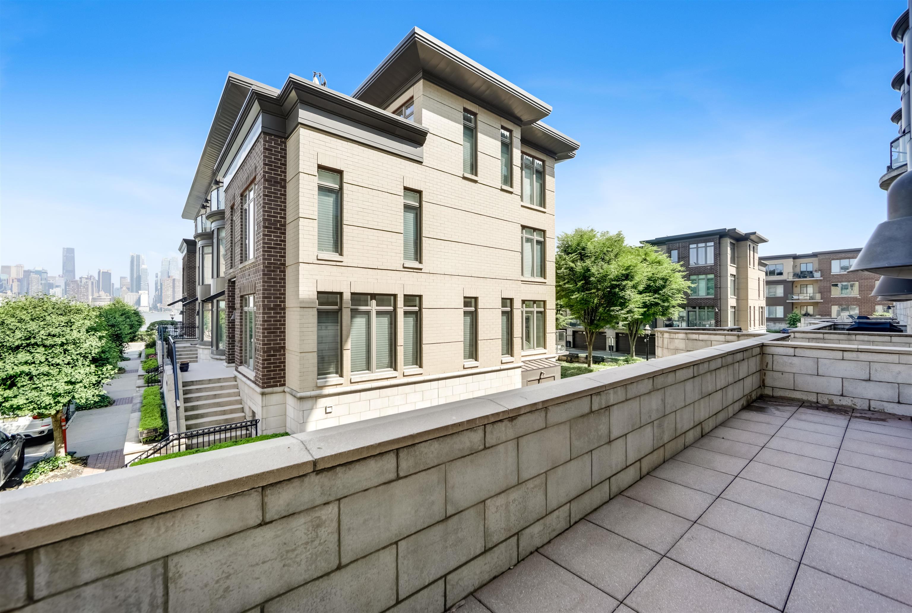 # 250012588 - For Rent in Weehawken NJ